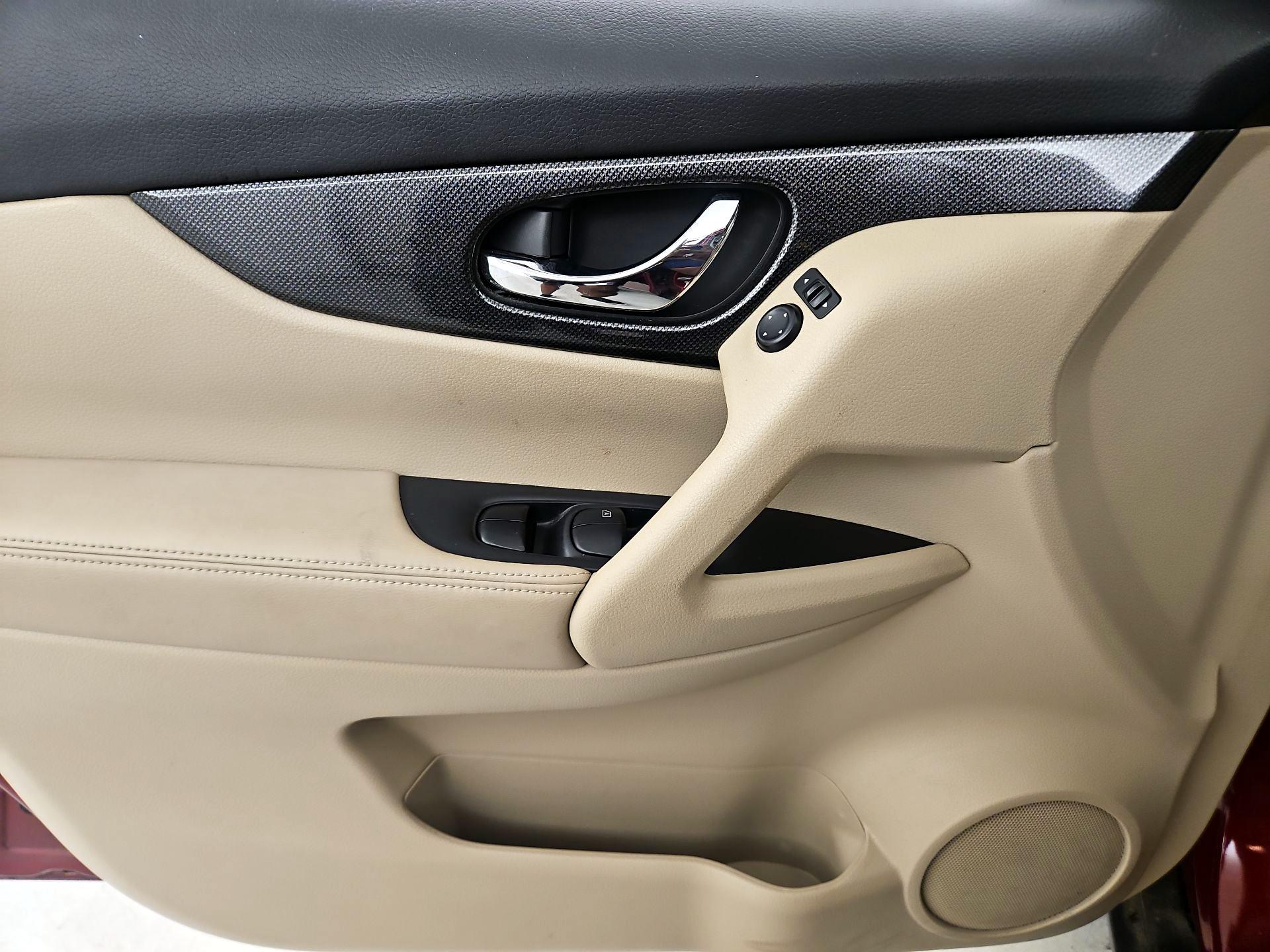Thumbnail: 2015 Nissan Rogue - 12