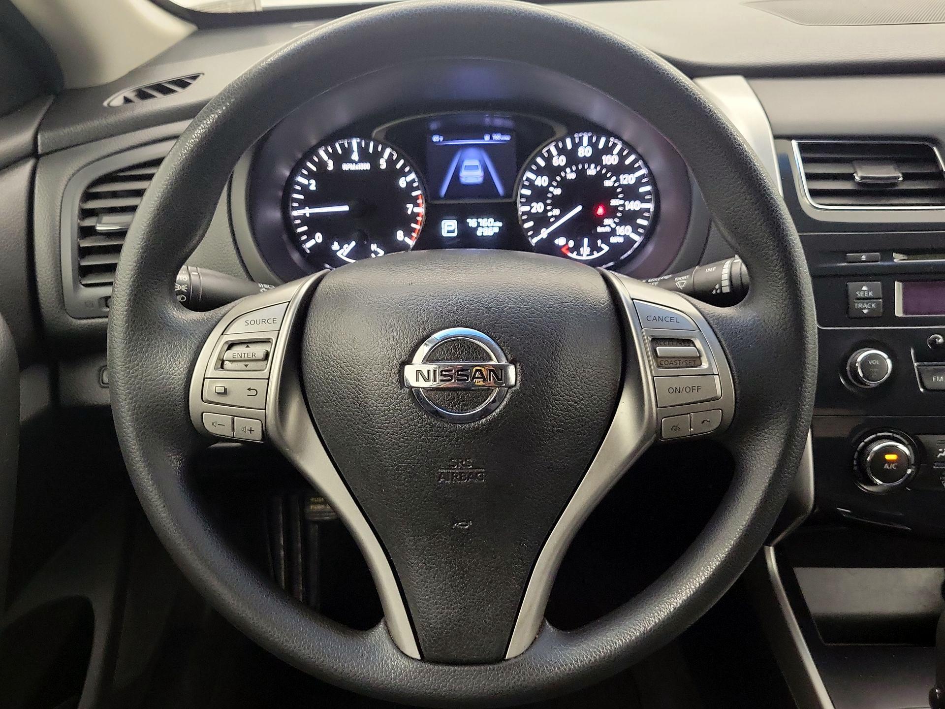 Thumbnail: 2015 Nissan Altima - 10