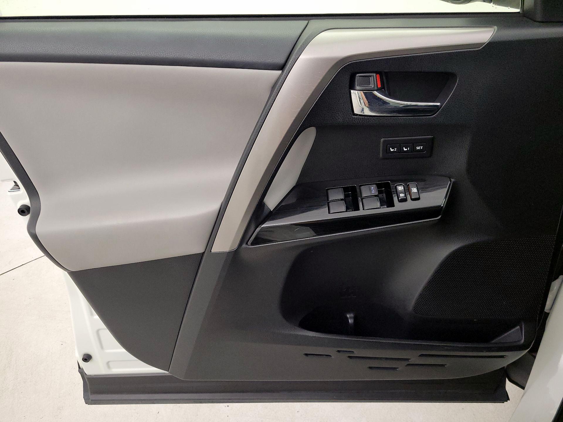 Thumbnail: 2017 Toyota RAV4 - 12