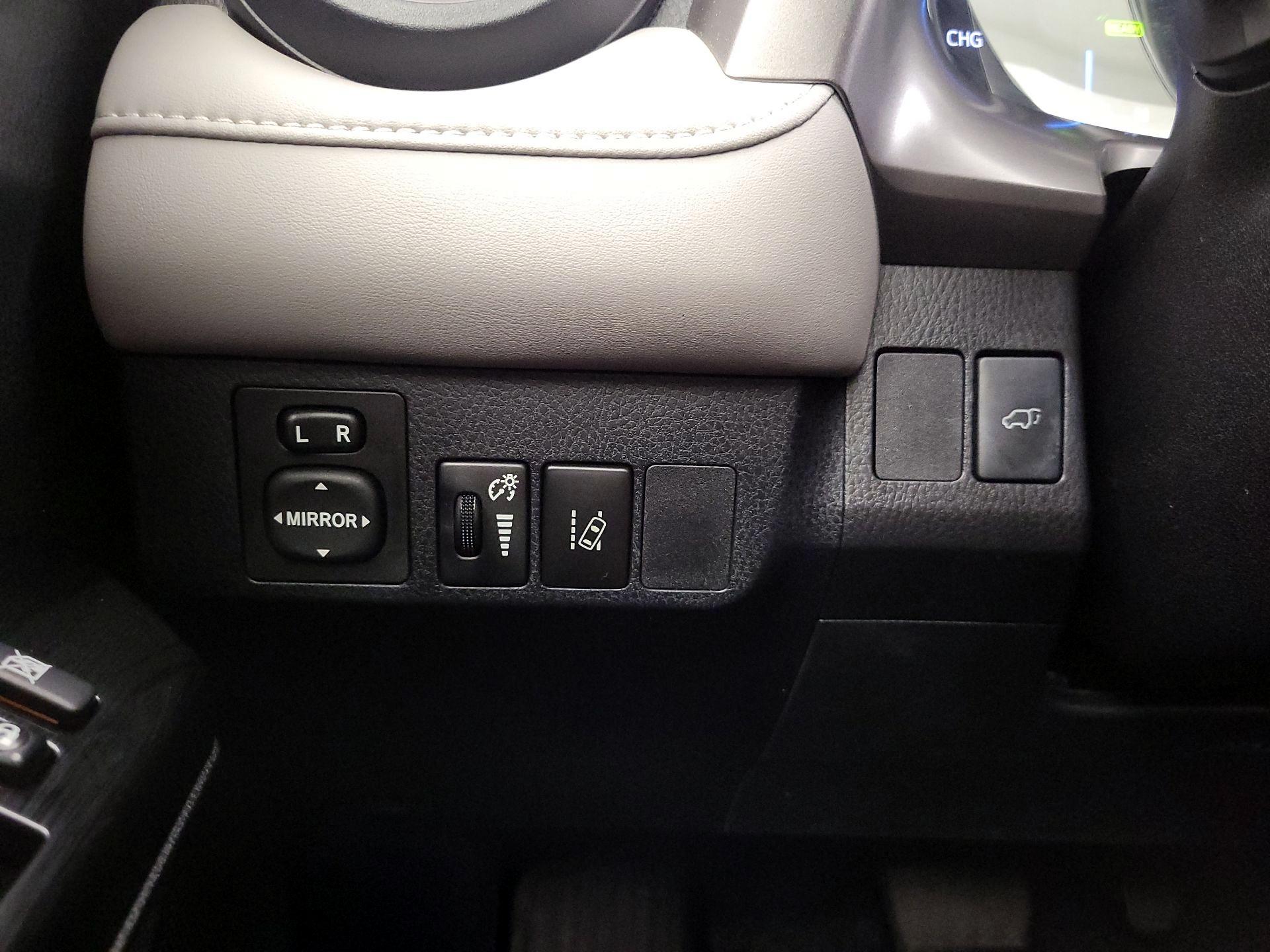 Thumbnail: 2017 Toyota RAV4 - 13