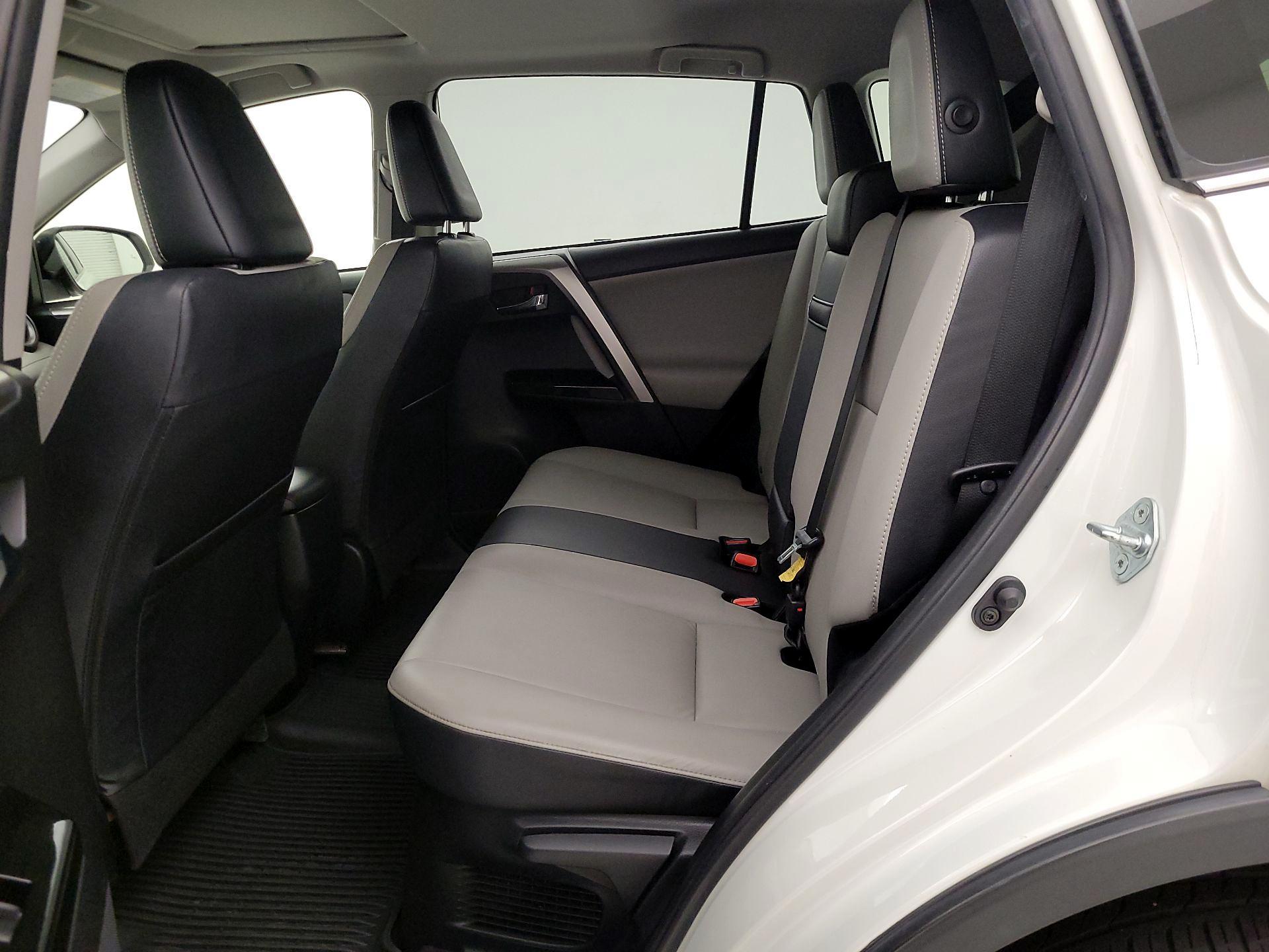 Thumbnail: 2017 Toyota RAV4 - 20