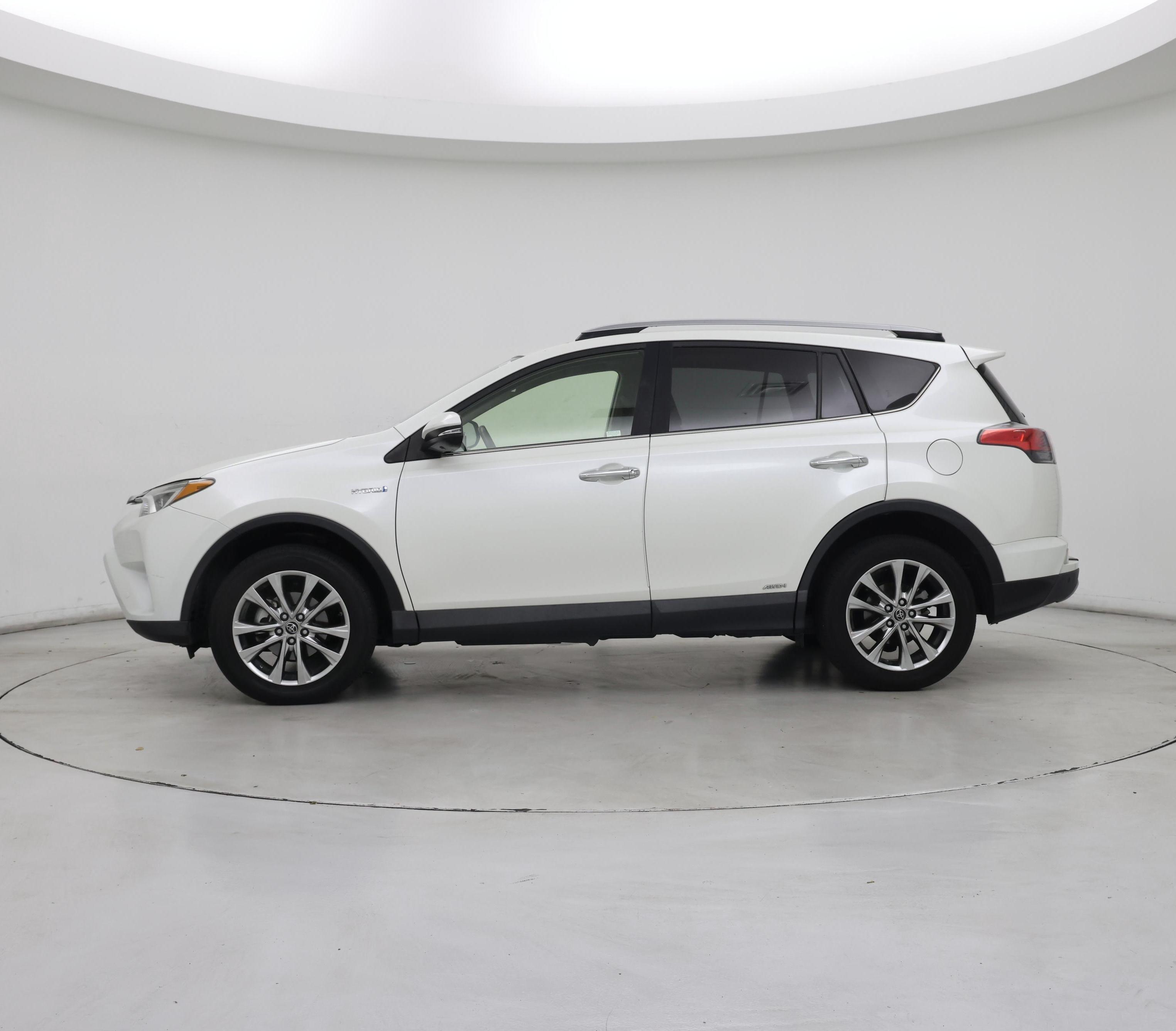 Thumbnail: 2017 Toyota RAV4 - 3