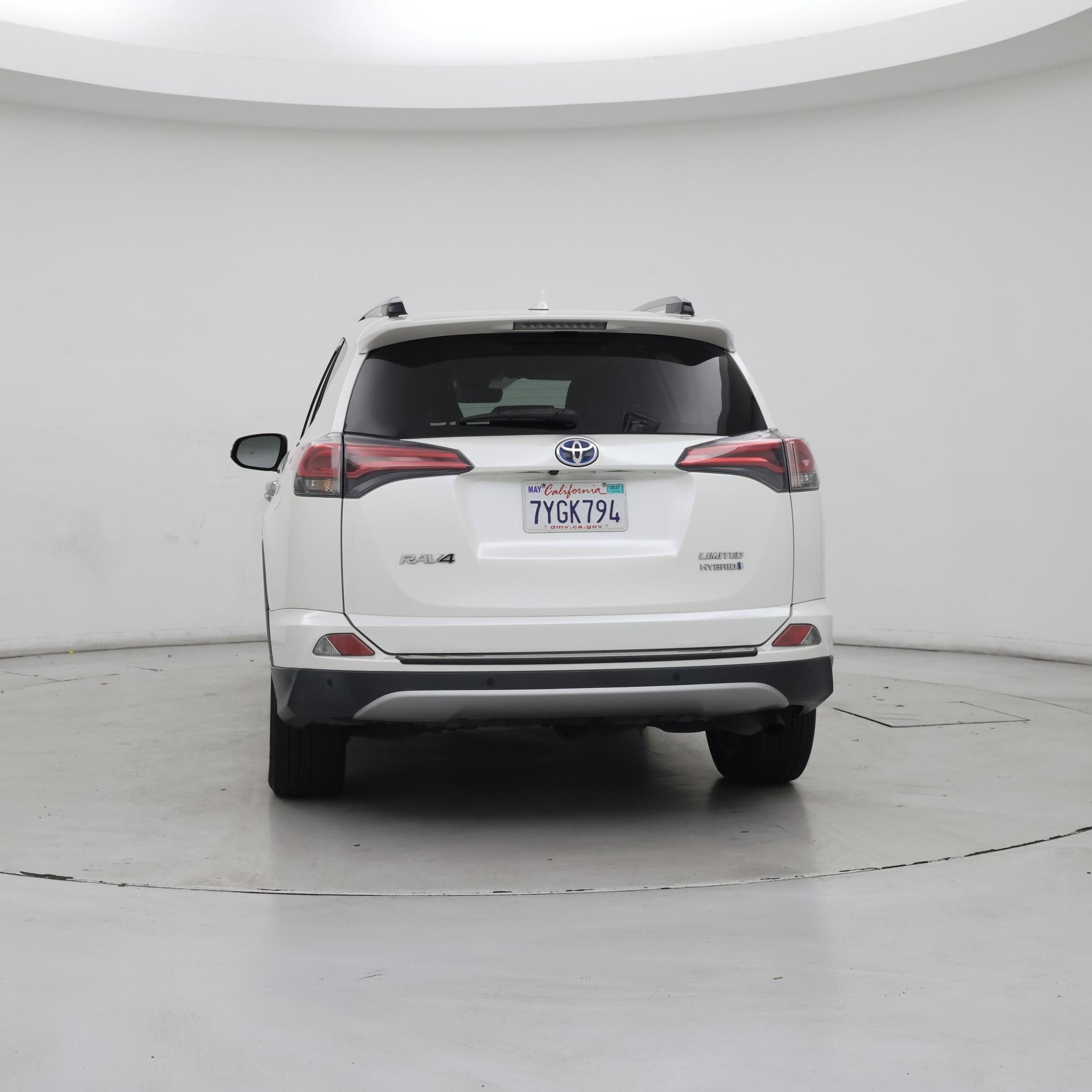 Thumbnail: 2017 Toyota RAV4 - 6
