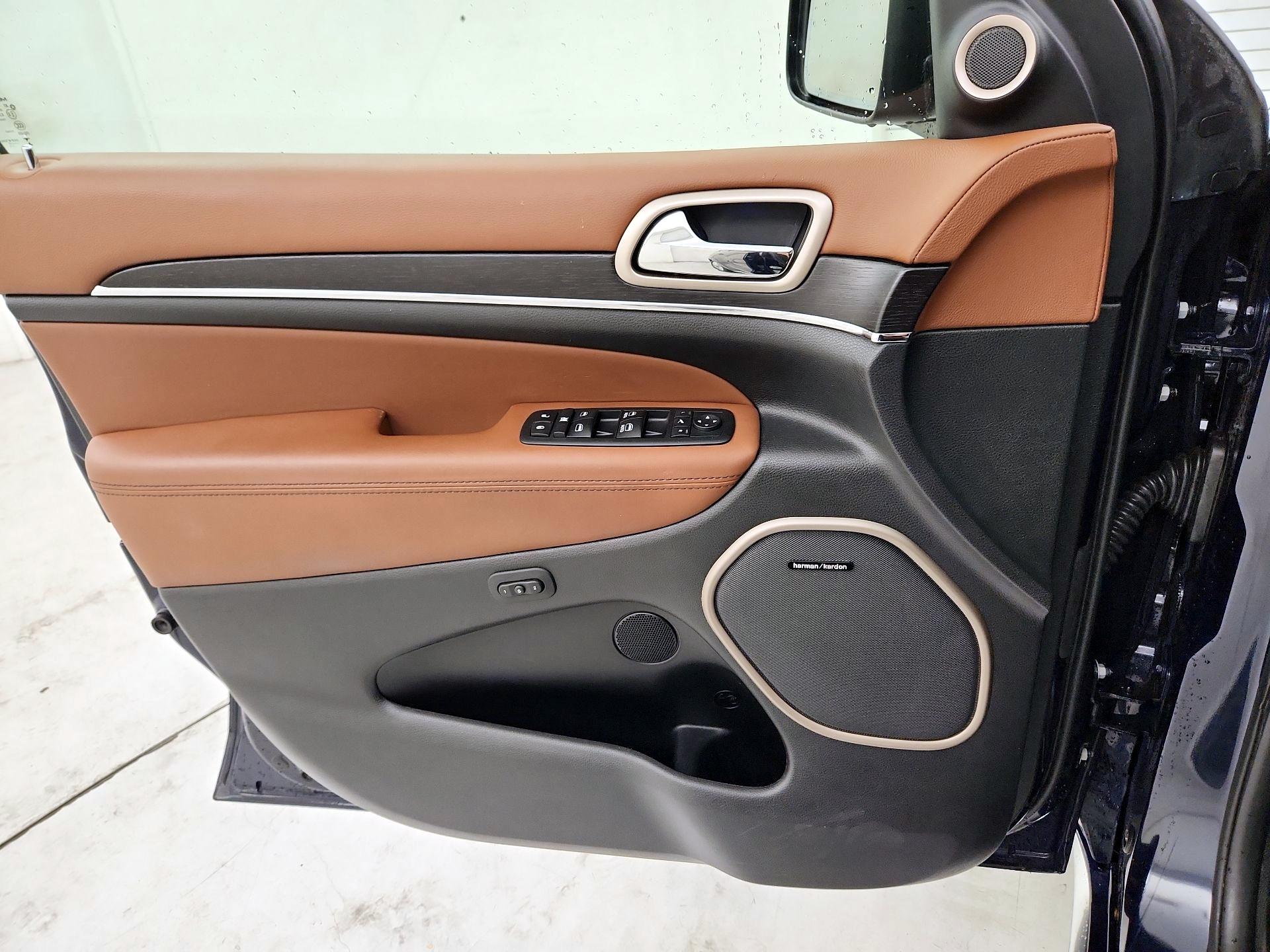 Thumbnail: 2017 Jeep Grand Cherokee - 12