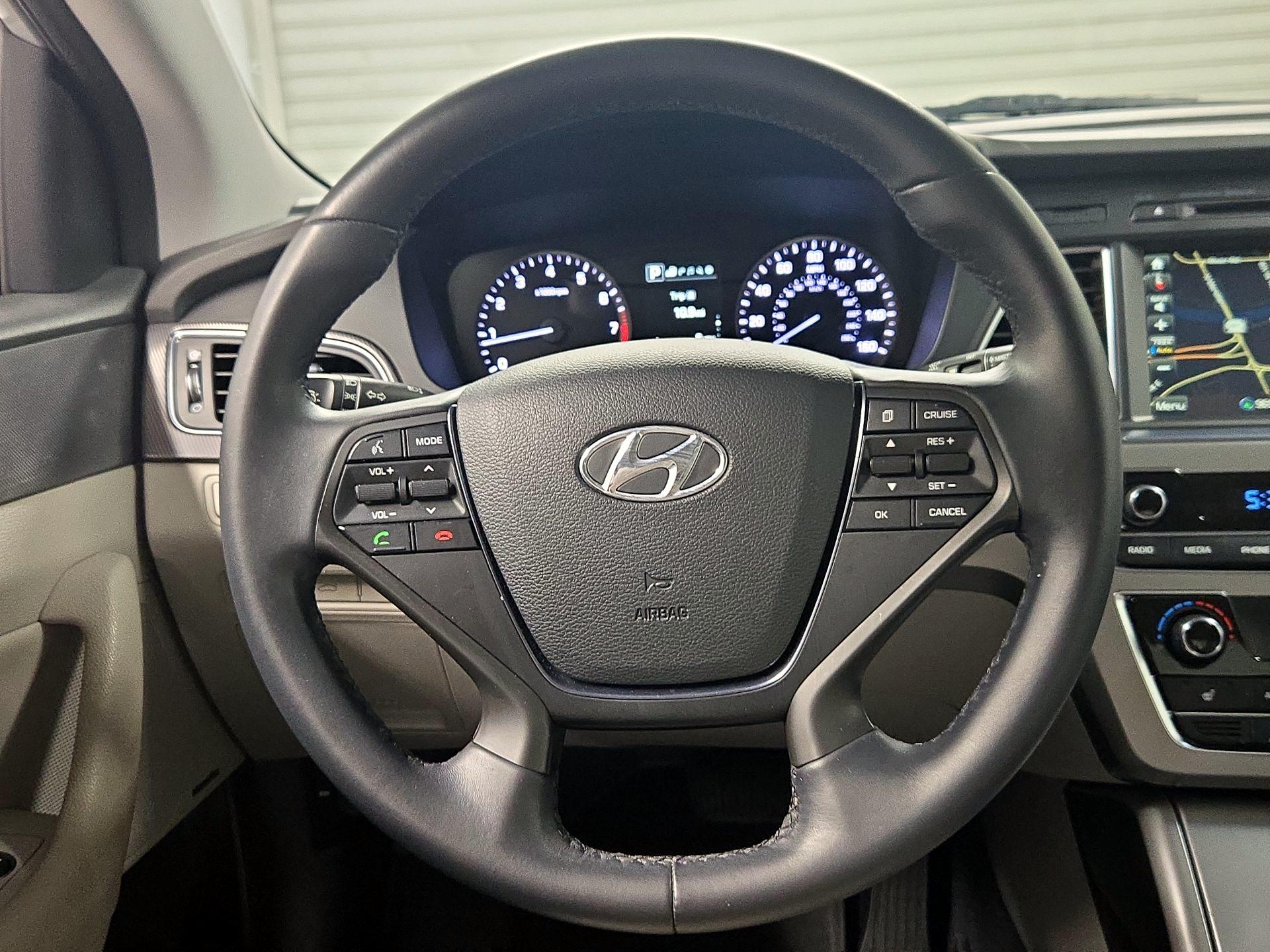 Thumbnail: 2015 Hyundai Sonata - 10