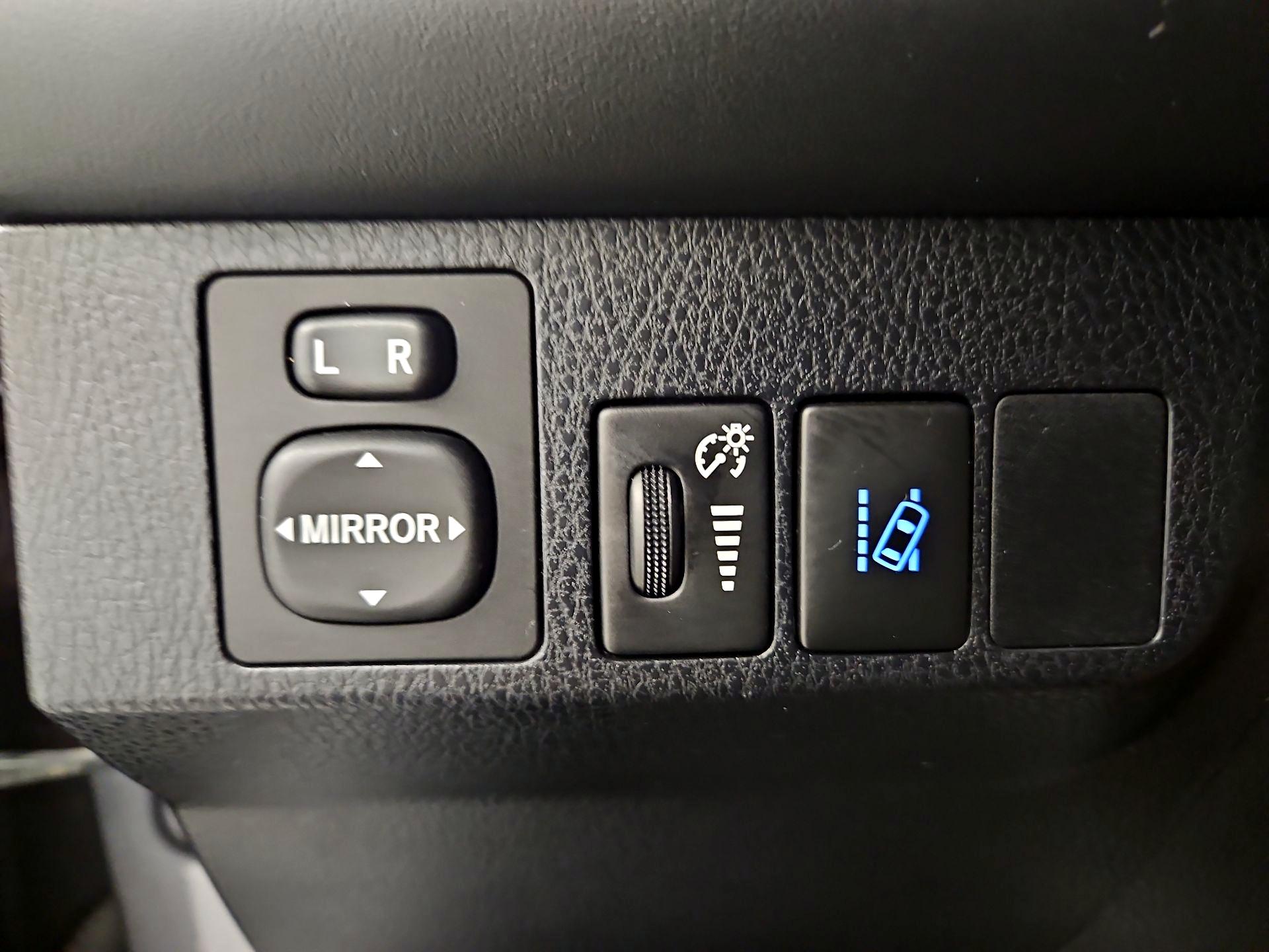 Thumbnail: 2018 Toyota RAV4 - 13