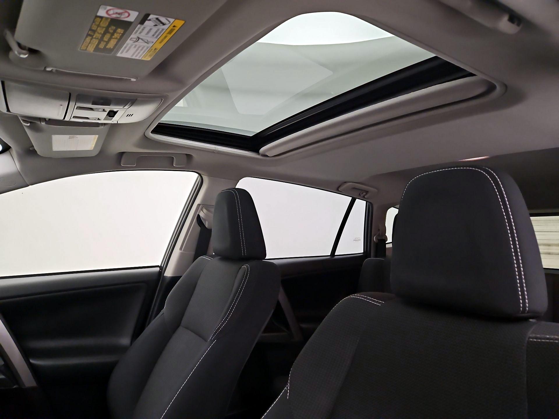 Thumbnail: 2018 Toyota RAV4 - 19