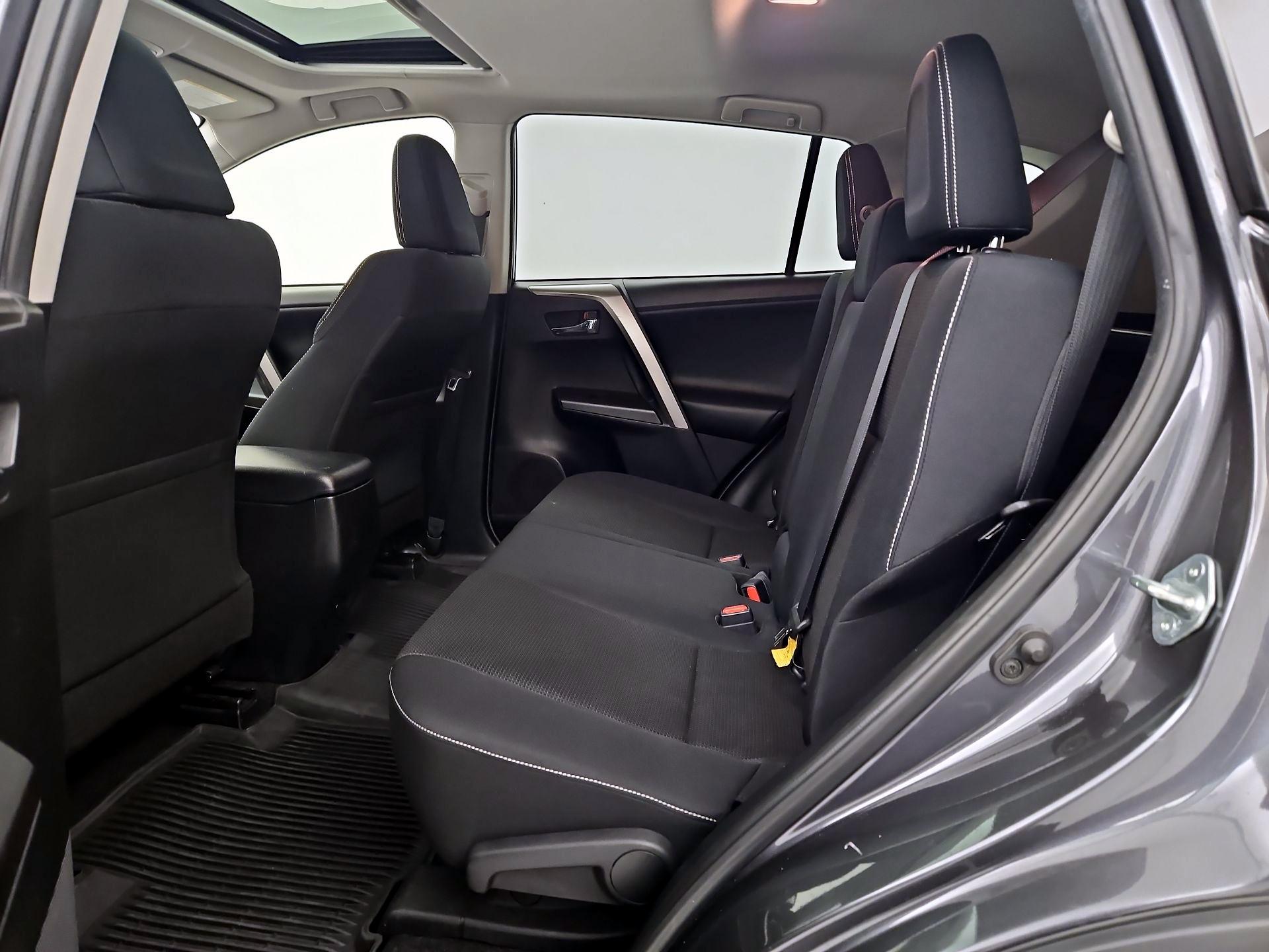 Thumbnail: 2018 Toyota RAV4 - 20
