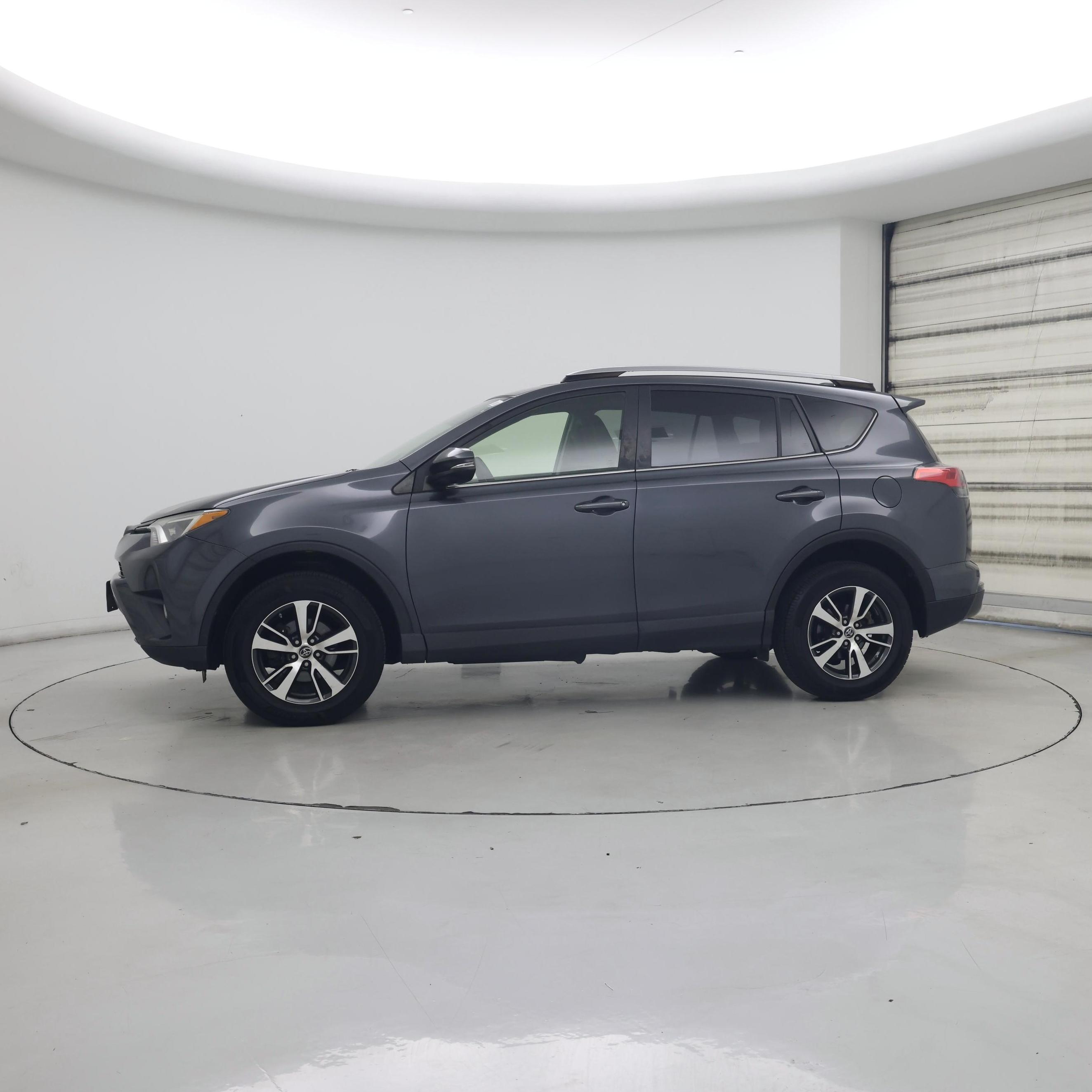 Thumbnail: 2018 Toyota RAV4 - 3