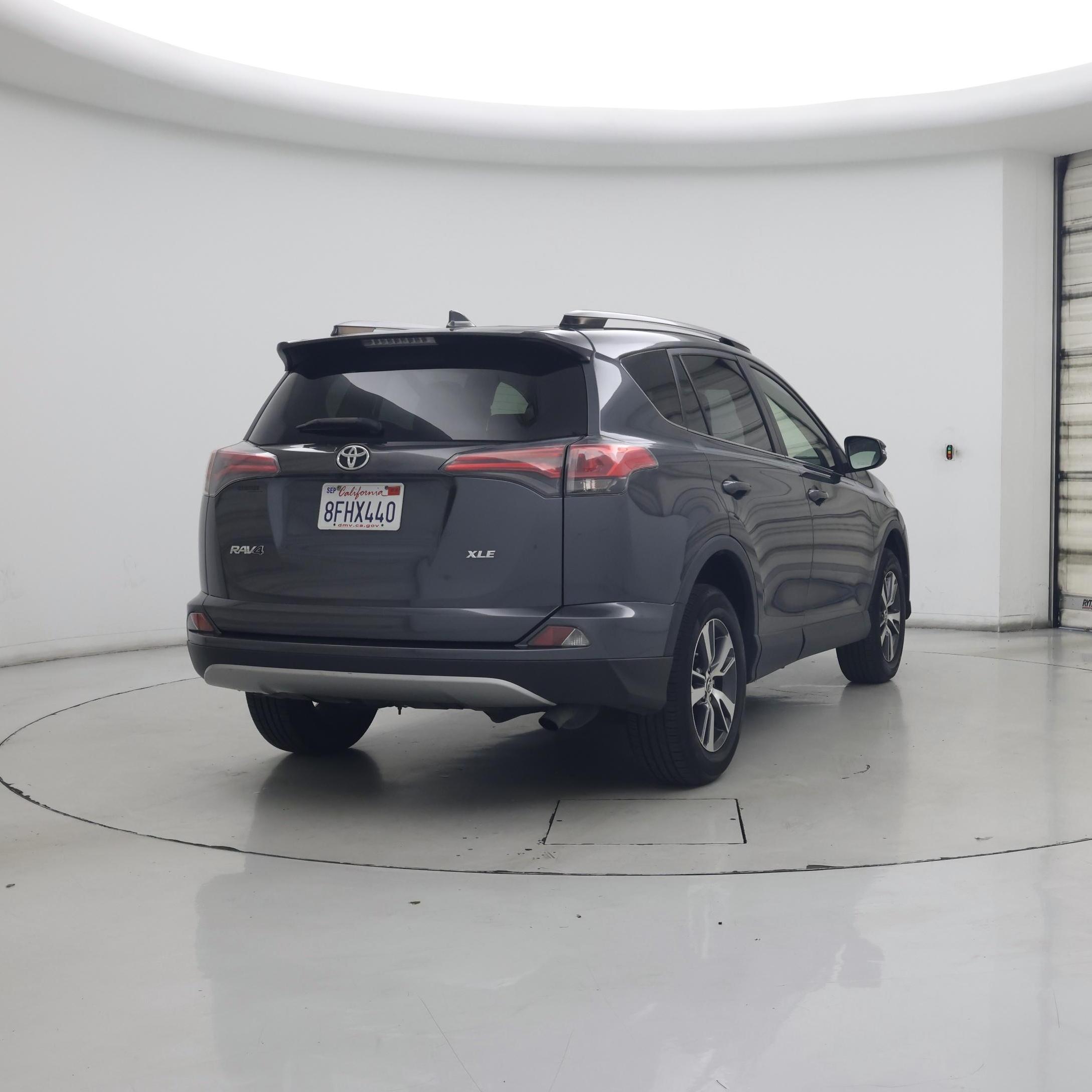 Thumbnail: 2018 Toyota RAV4 - 8
