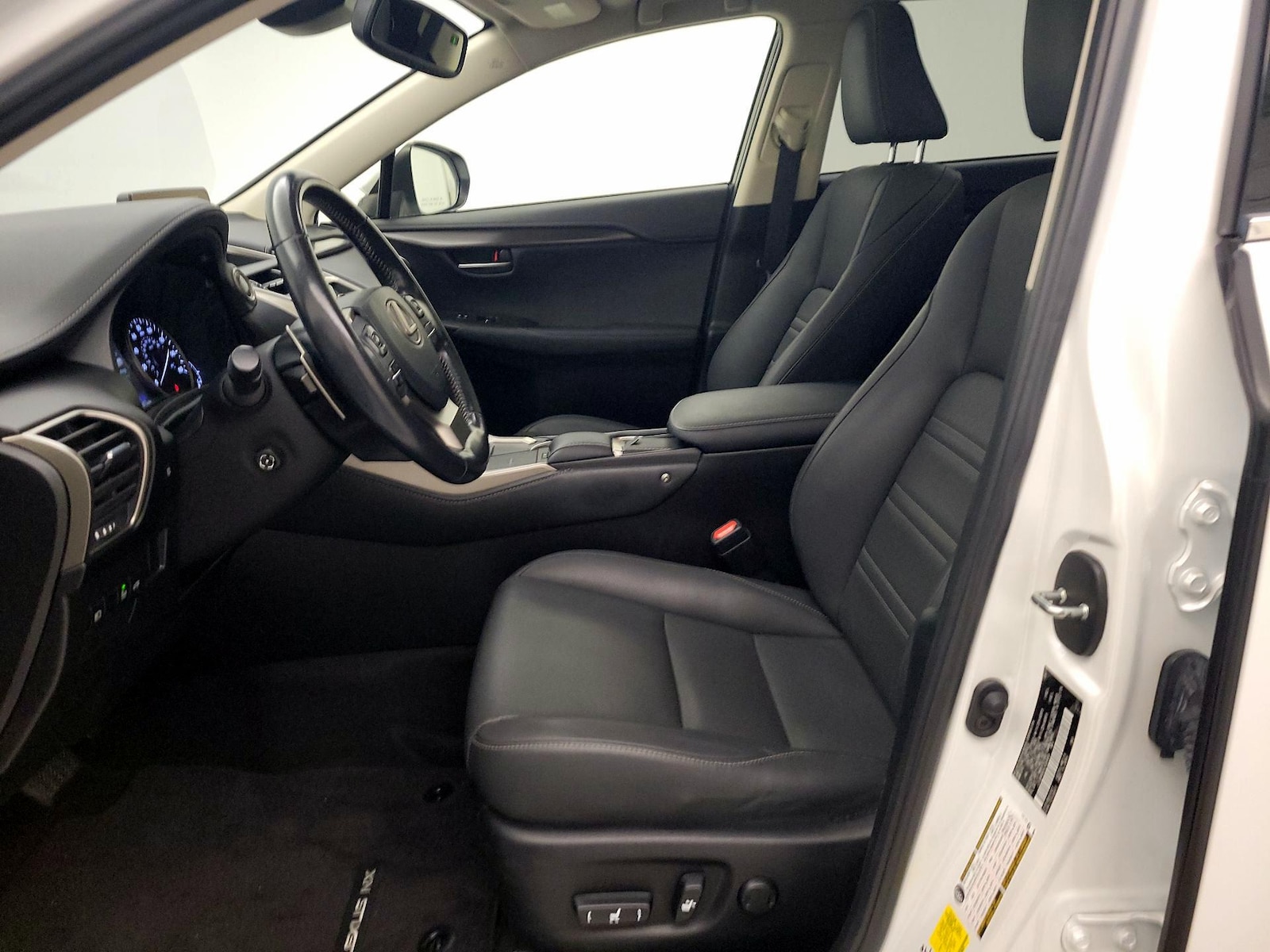 2020 Lexus NX 300 - Photo 12