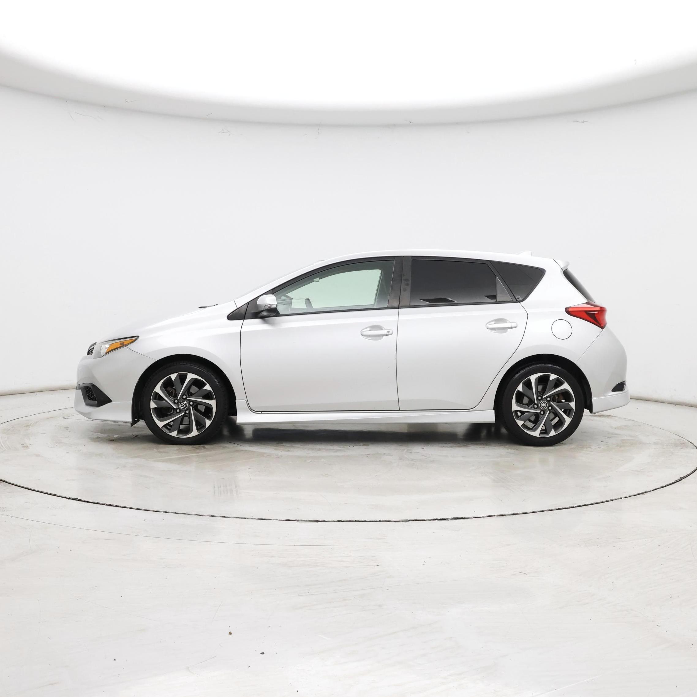 Thumbnail: 2017 Toyota Corolla iM - 3