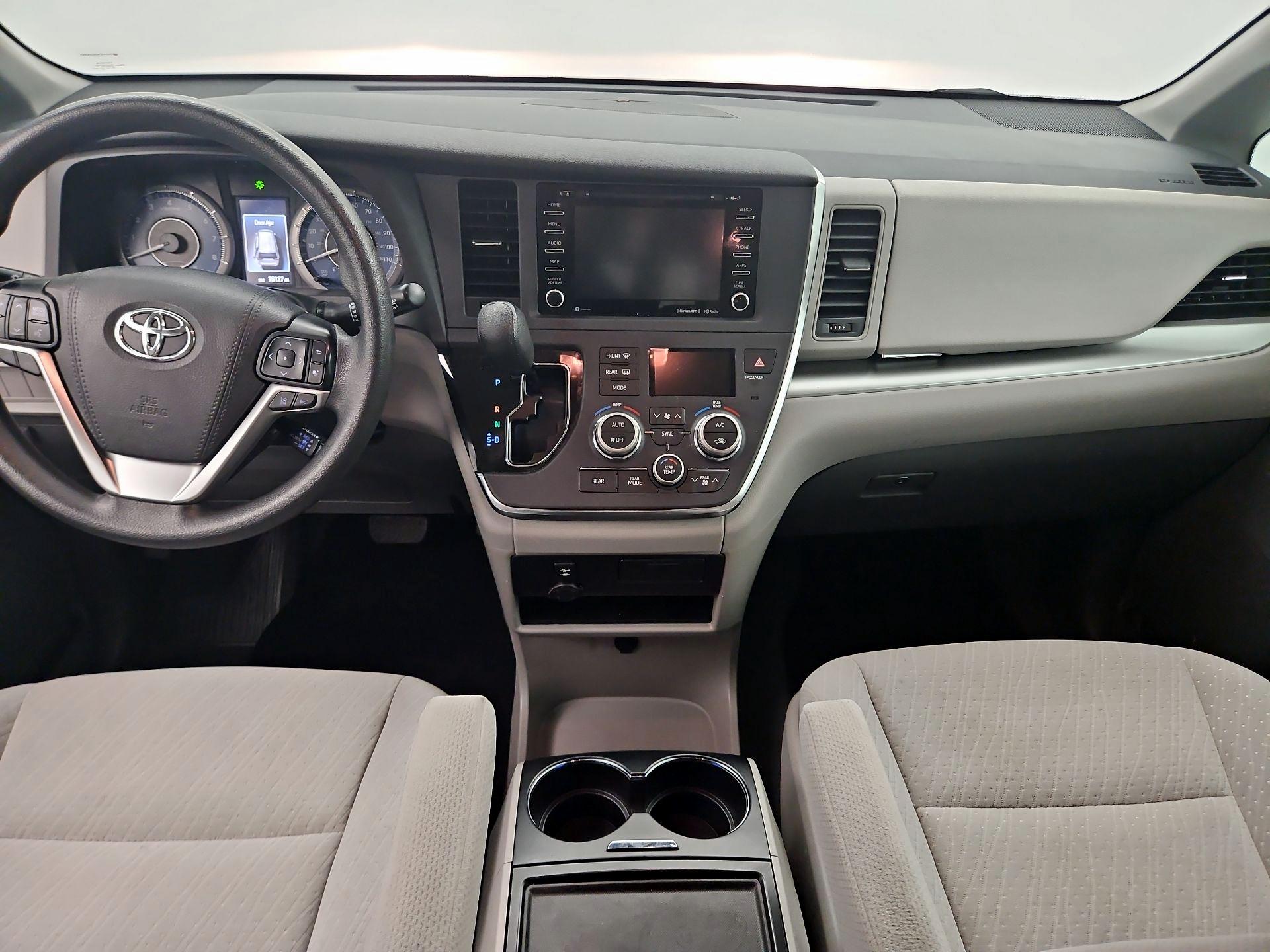 Thumbnail: 2019 Toyota Sienna - 9