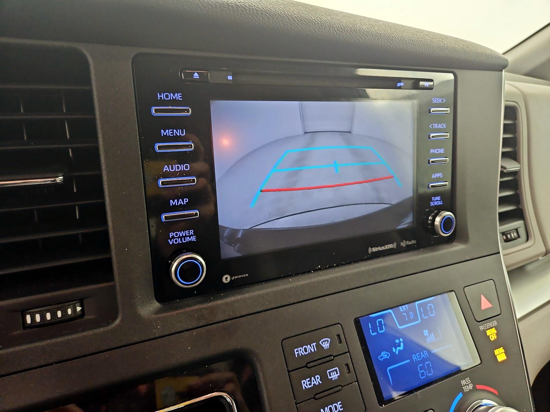 Thumbnail: 2019 Toyota Sienna - 14