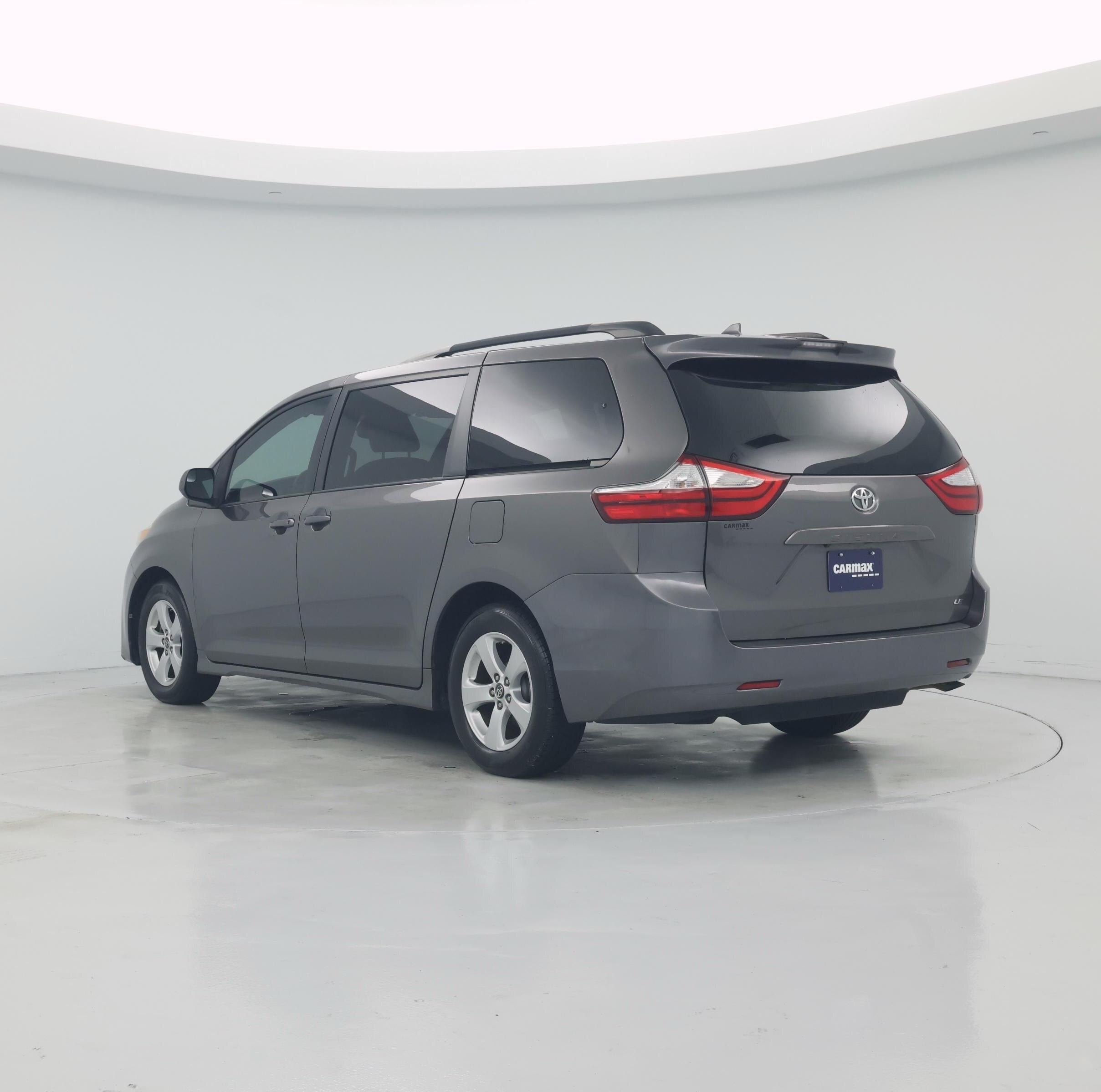 Thumbnail: 2019 Toyota Sienna - 2
