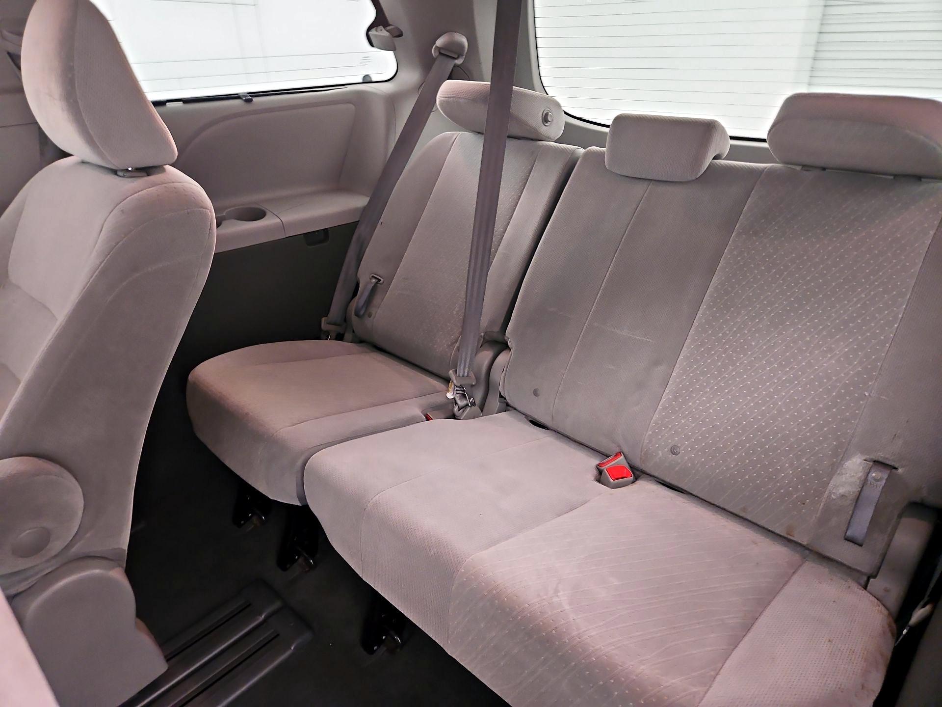 Thumbnail: 2019 Toyota Sienna - 20
