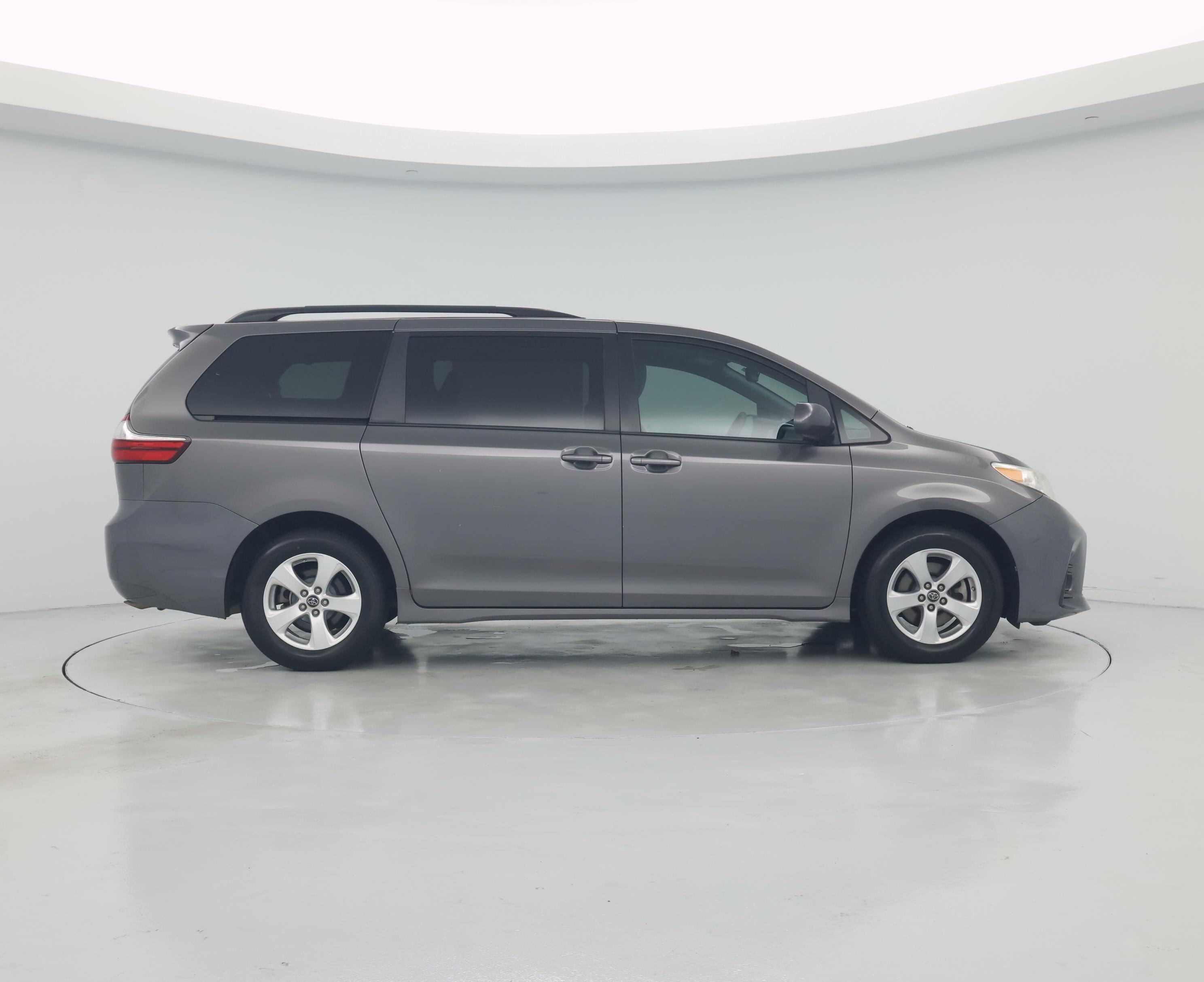 Thumbnail: 2019 Toyota Sienna - 7