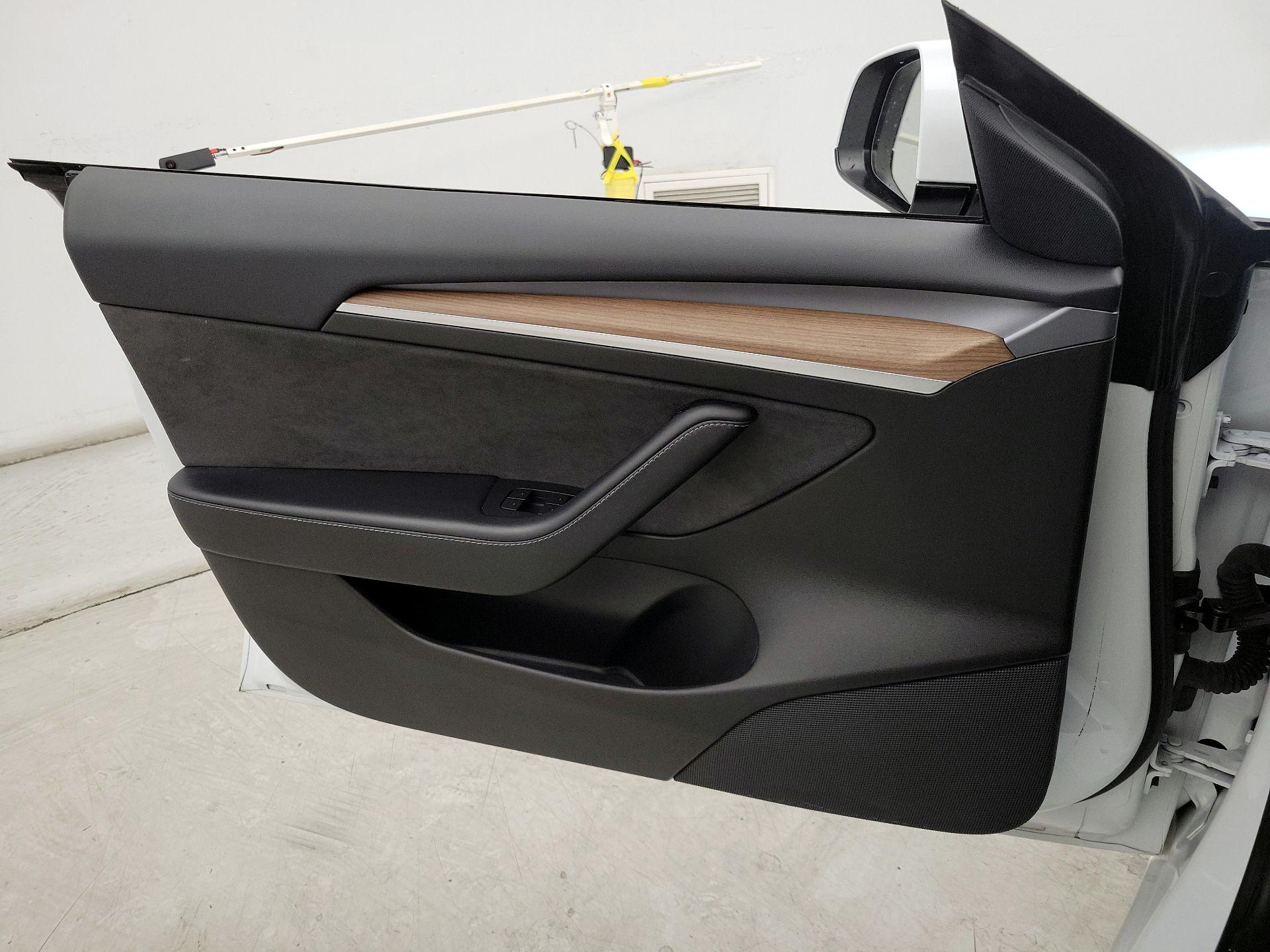 Thumbnail: 2021 Tesla Model 3 - 12