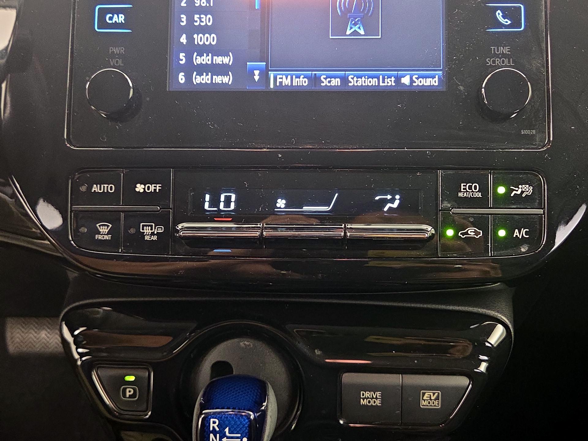Thumbnail: 2017 Toyota Prius - 16