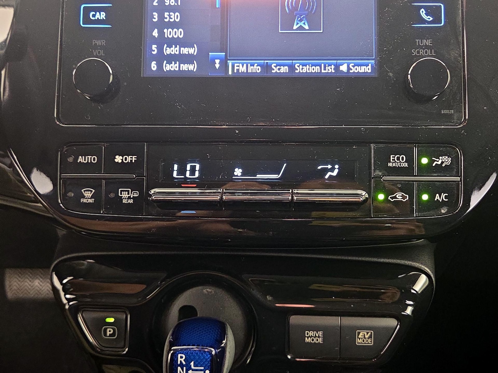 2017 Toyota Prius Two - Photo 17