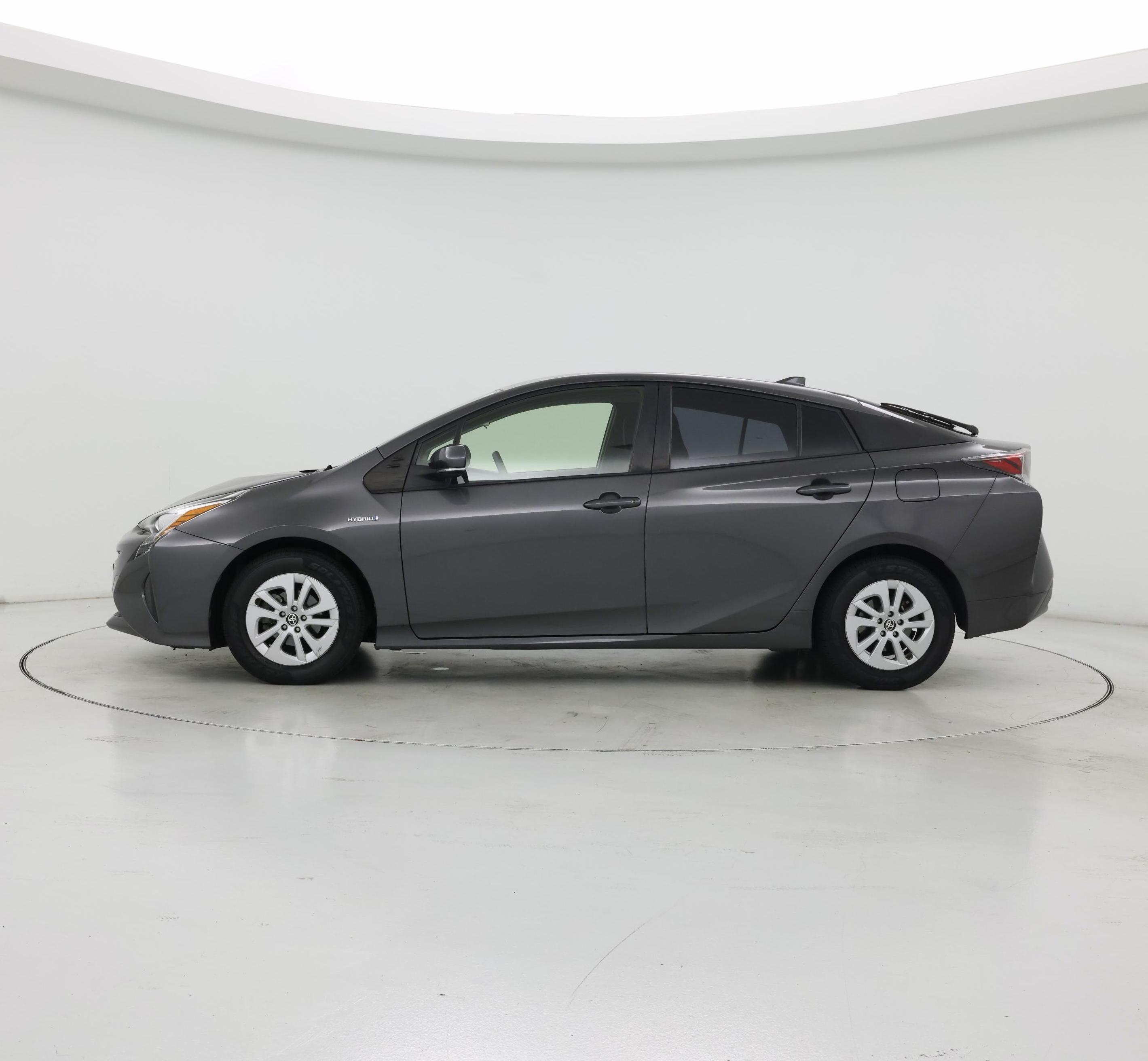 Thumbnail: 2017 Toyota Prius - 3