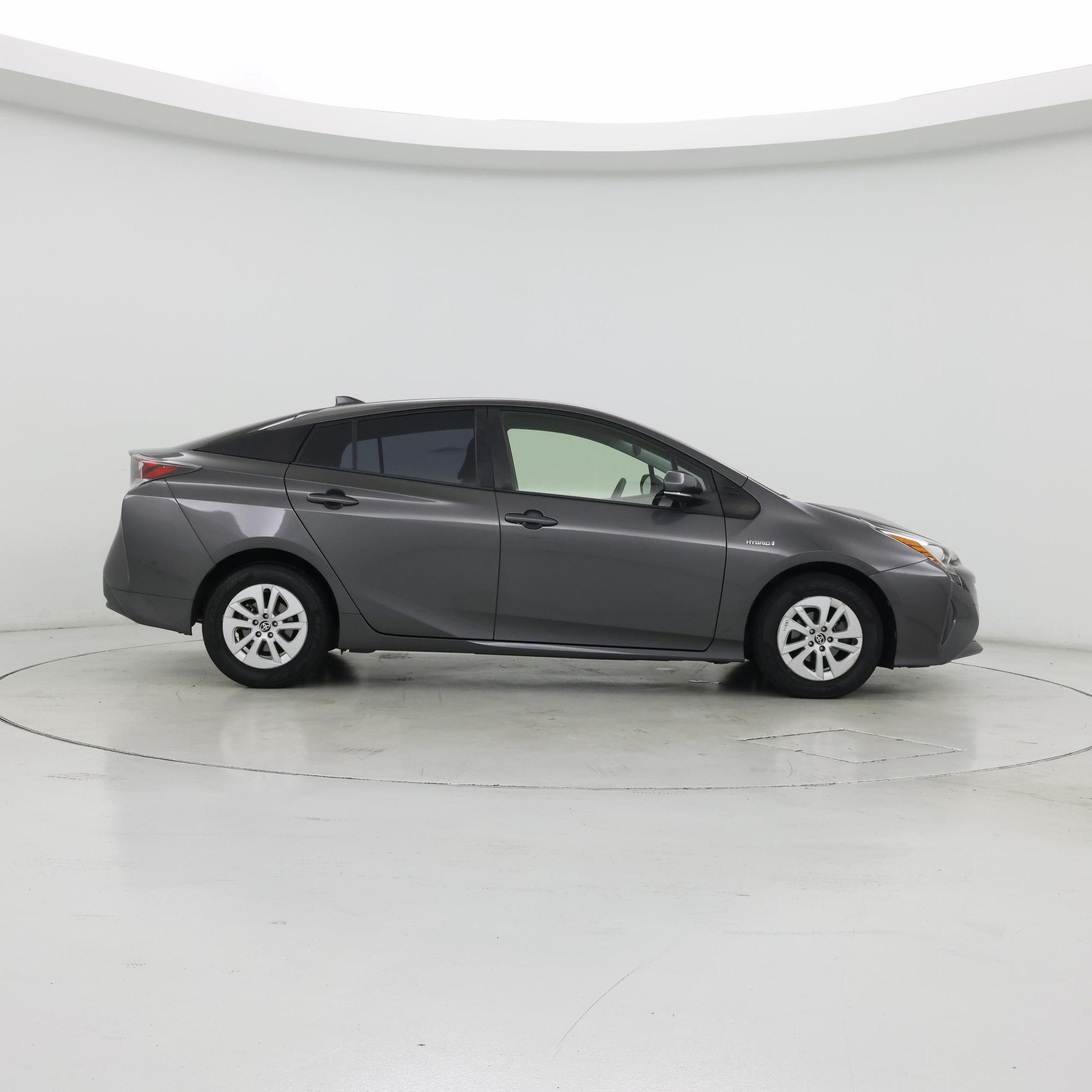 Thumbnail: 2017 Toyota Prius - 7