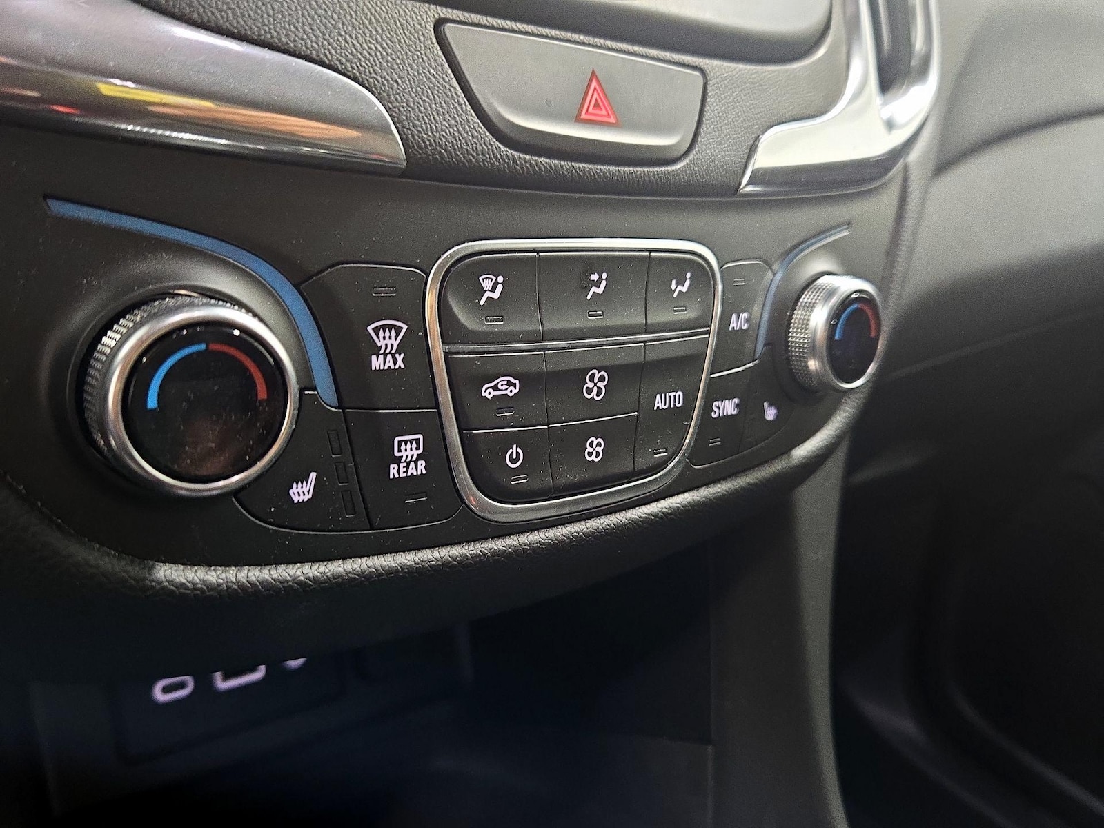 2019 Chevrolet Equinox LT - Photo 17