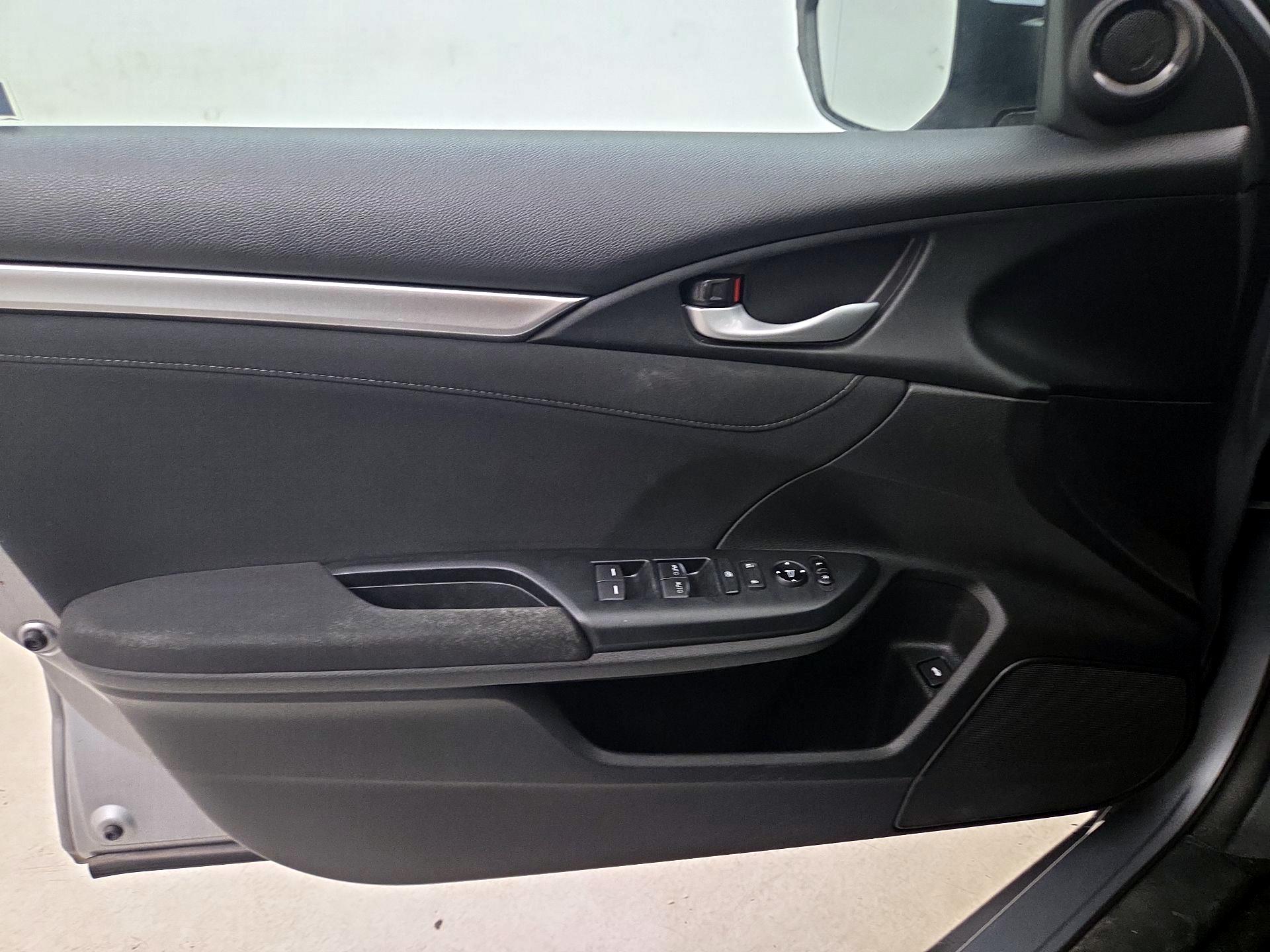 Thumbnail: 2016 Honda Civic - 12