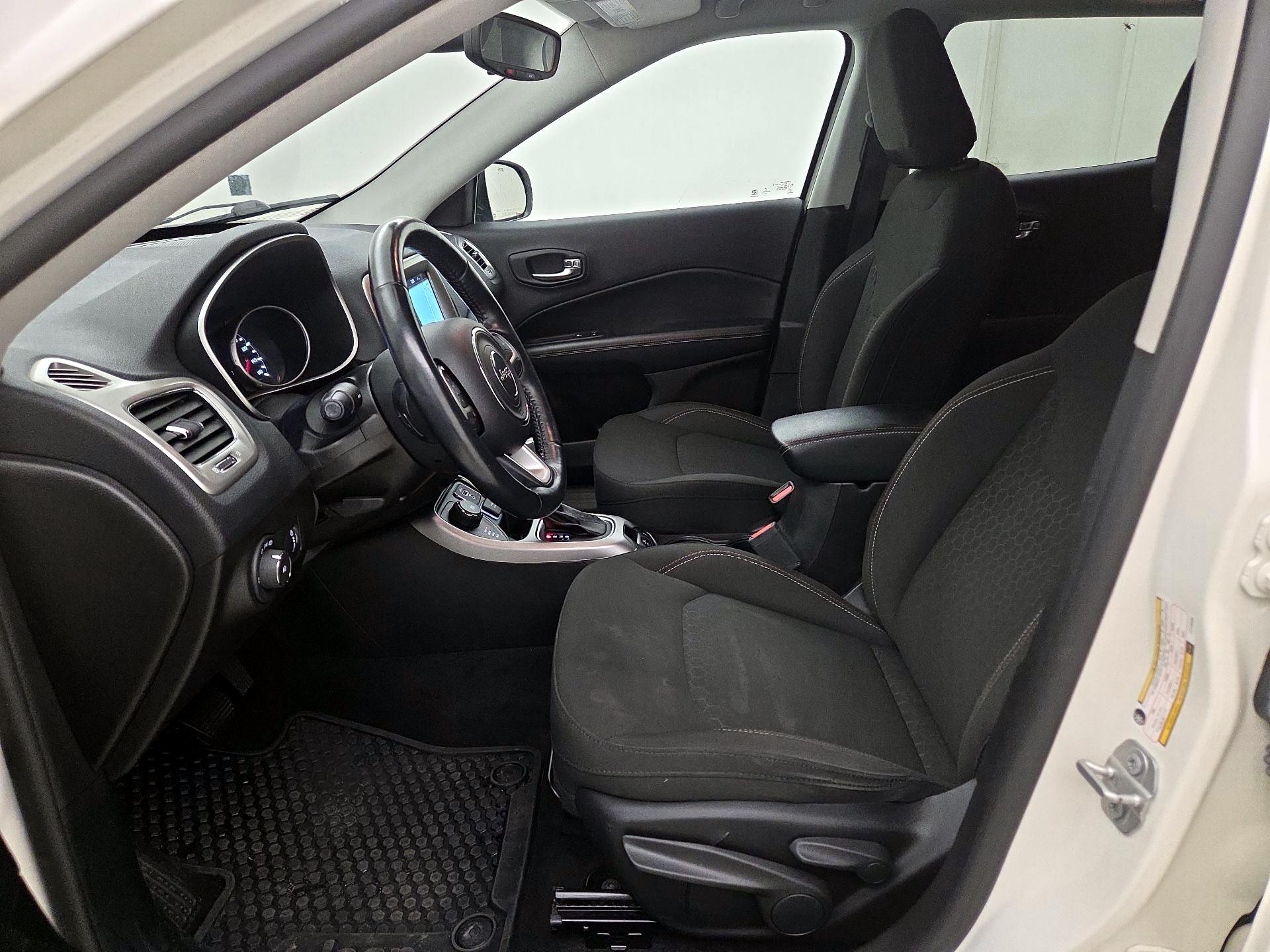 Thumbnail: 2020 Jeep Compass - 11