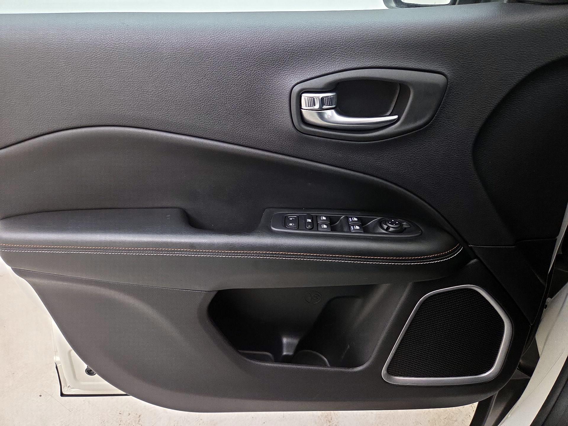 Thumbnail: 2020 Jeep Compass - 12