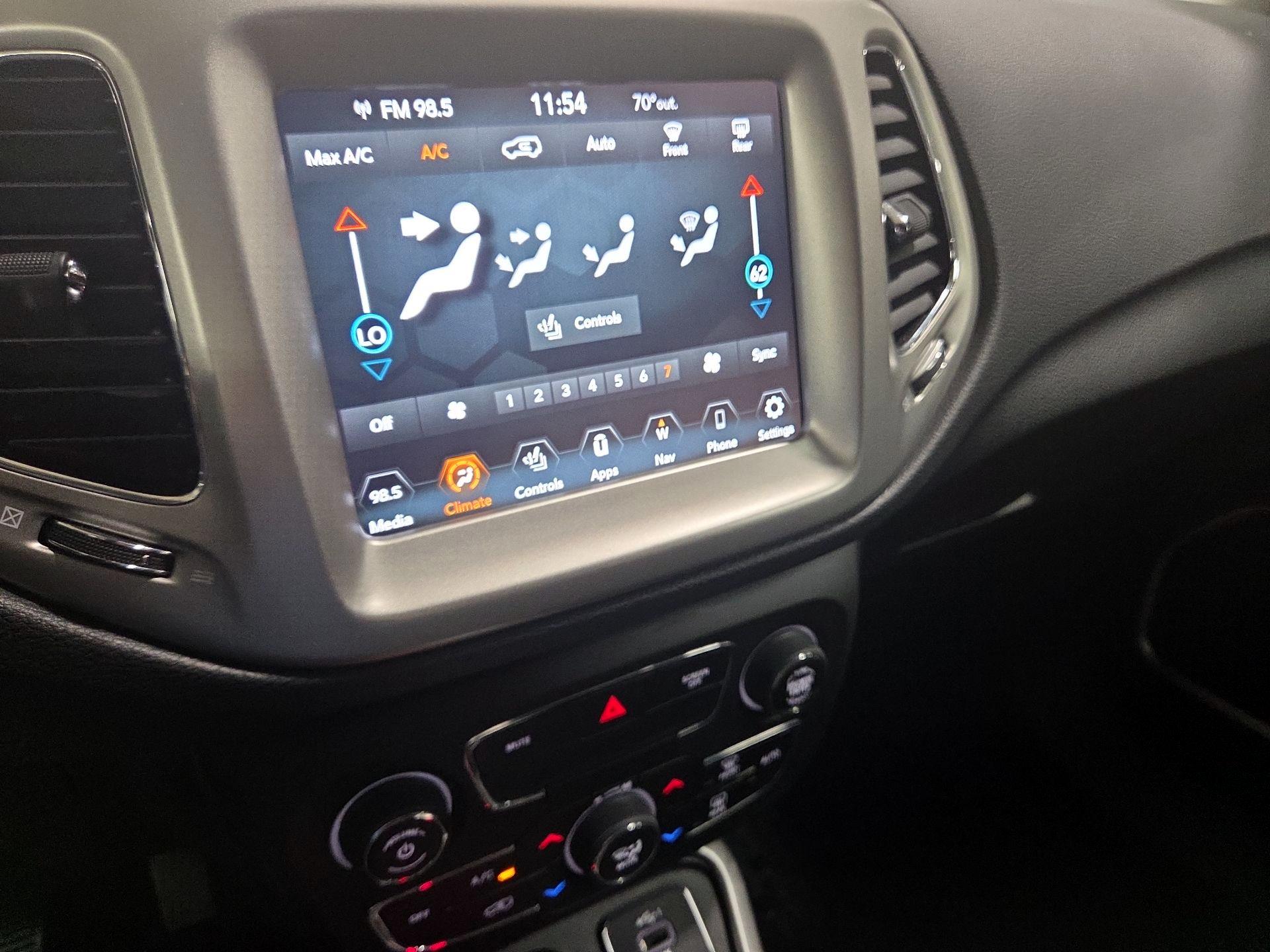 Thumbnail: 2020 Jeep Compass - 17