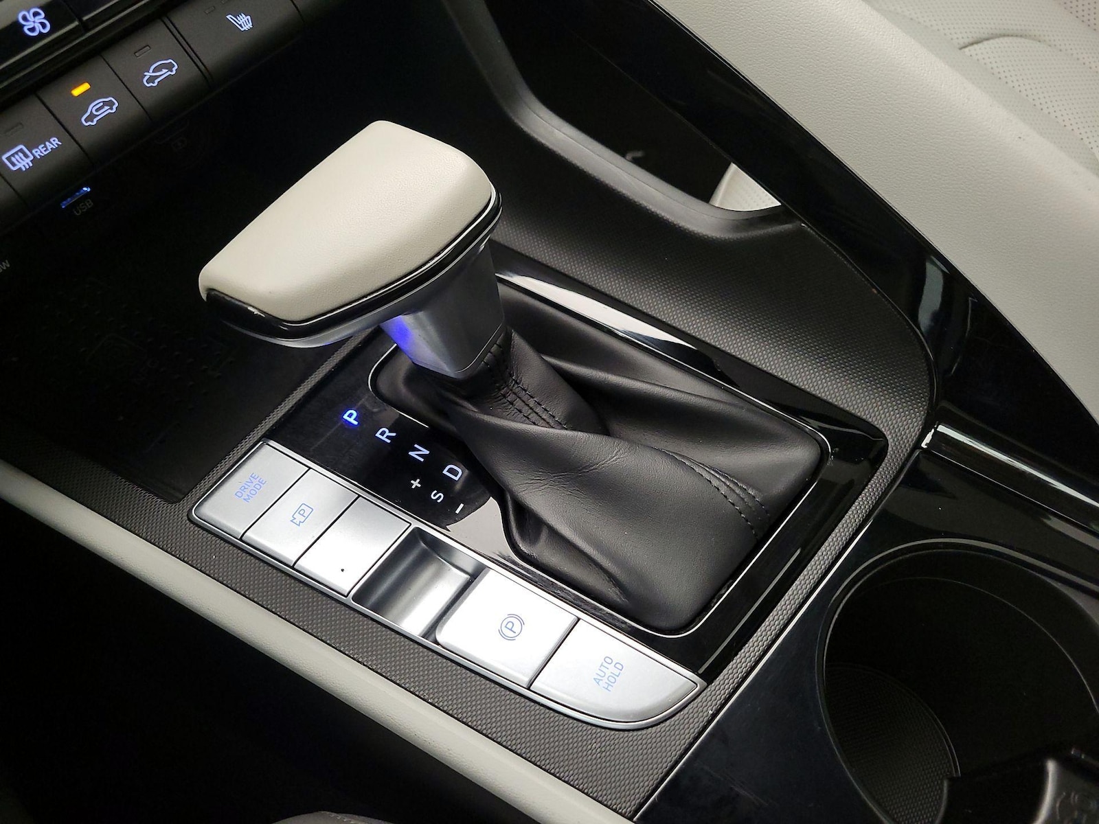 2021 Hyundai Elantra Limited - Photo 19