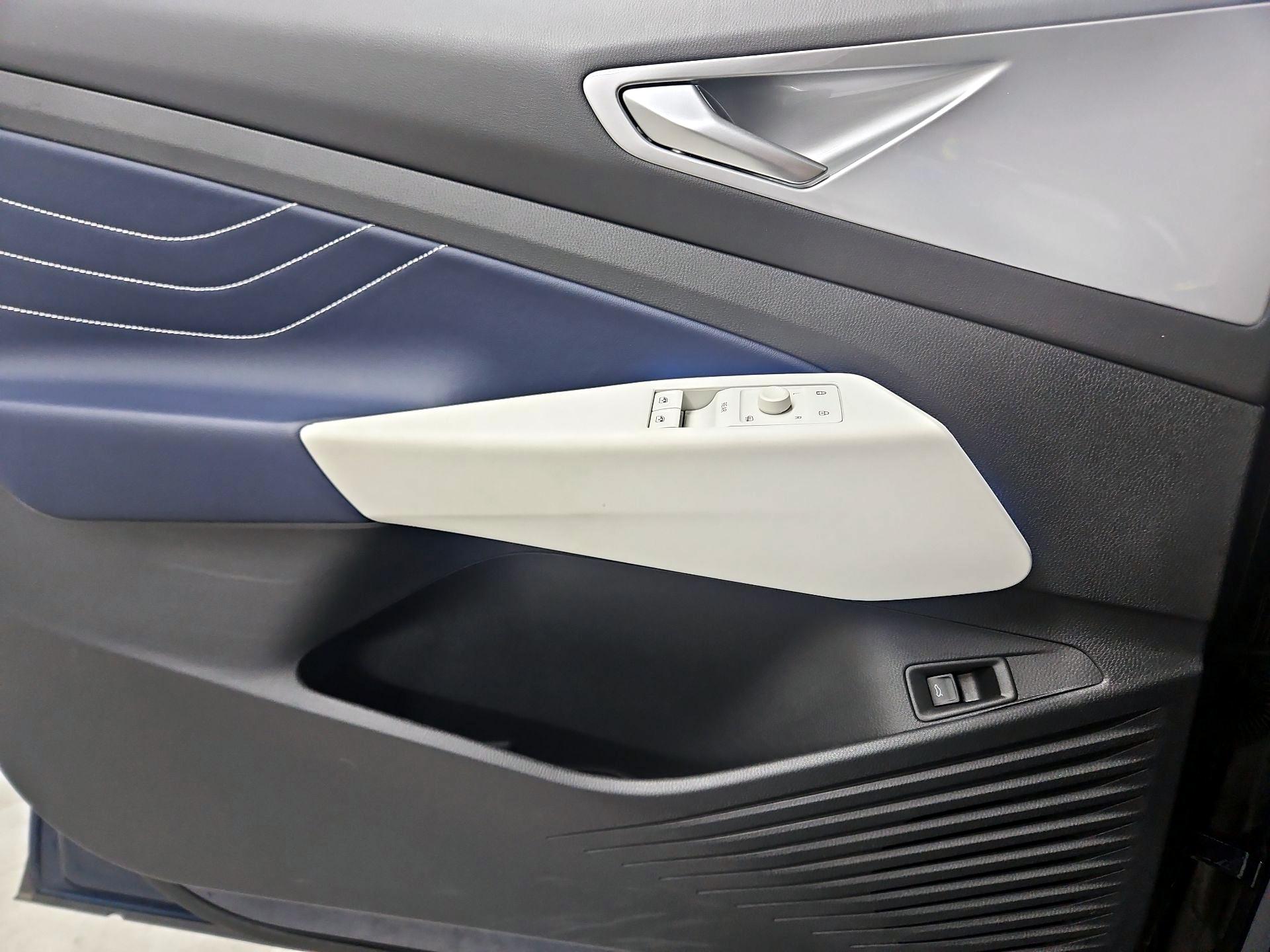 Thumbnail: 2023 Volkswagen ID.4 - 12