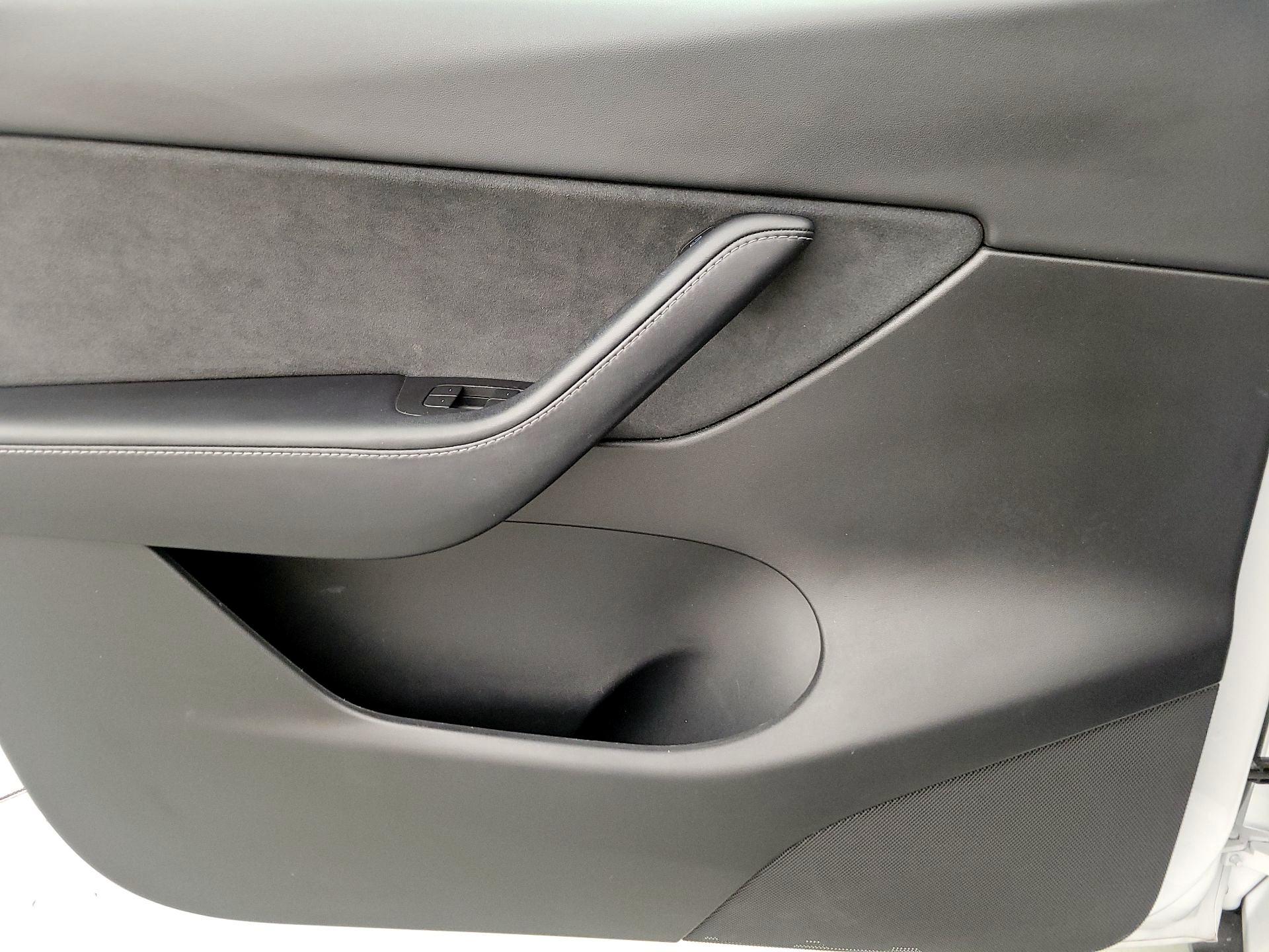 Thumbnail: 2022 Tesla Model Y - 12