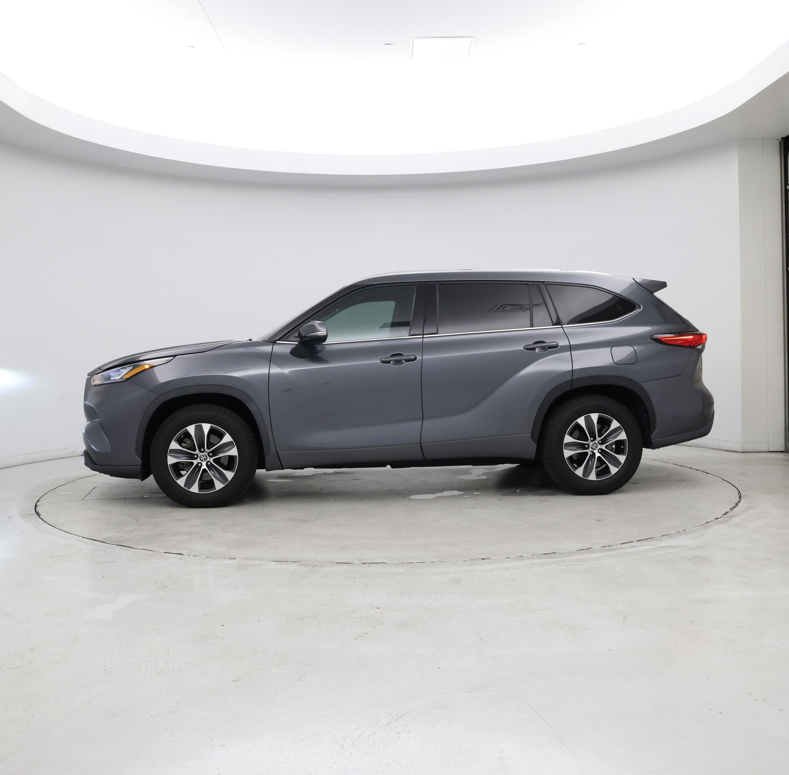 Thumbnail: 2020 Toyota Highlander - 2