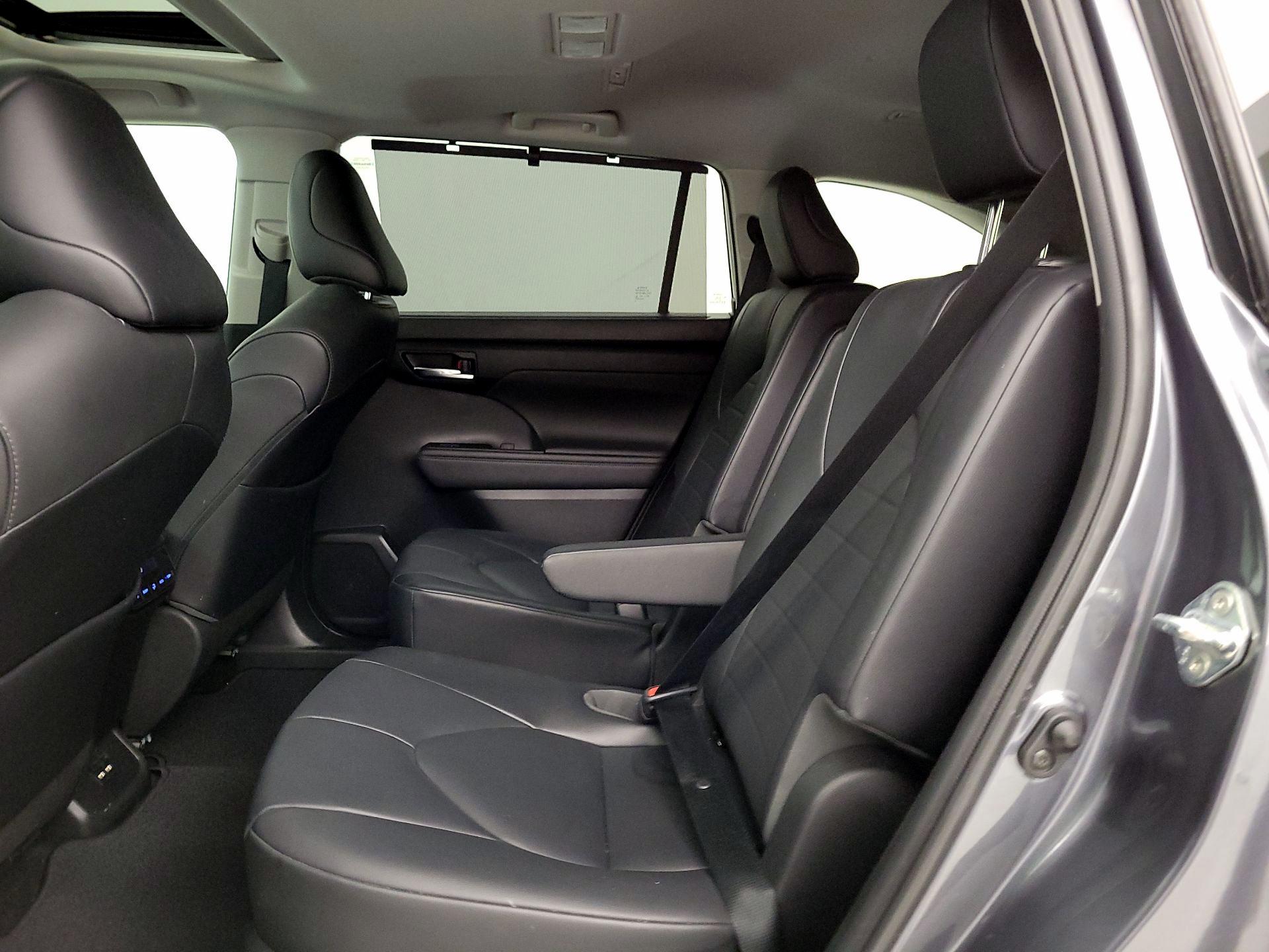 Thumbnail: 2020 Toyota Highlander - 20