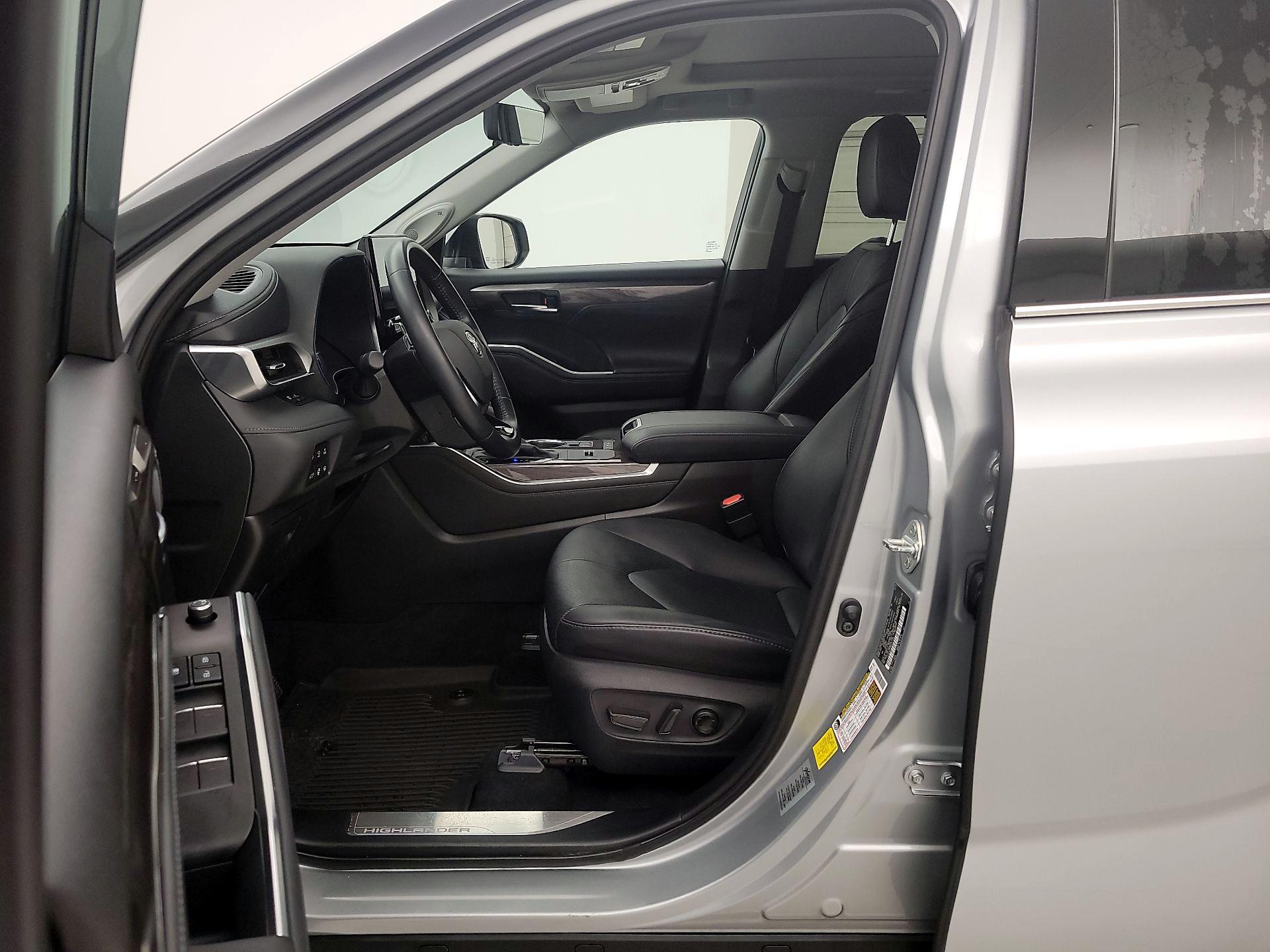 Thumbnail: 2021 Toyota Highlander - 11