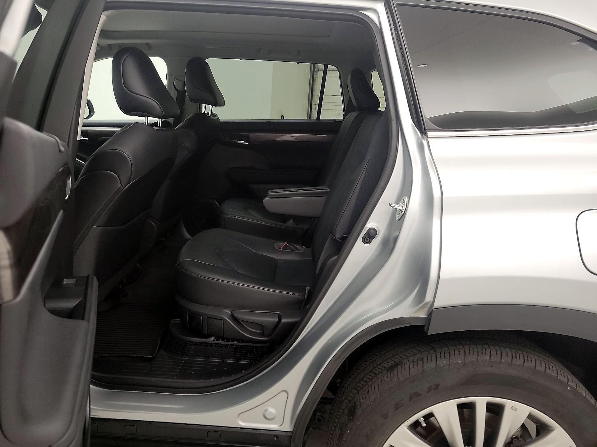 Thumbnail: 2021 Toyota Highlander - 19