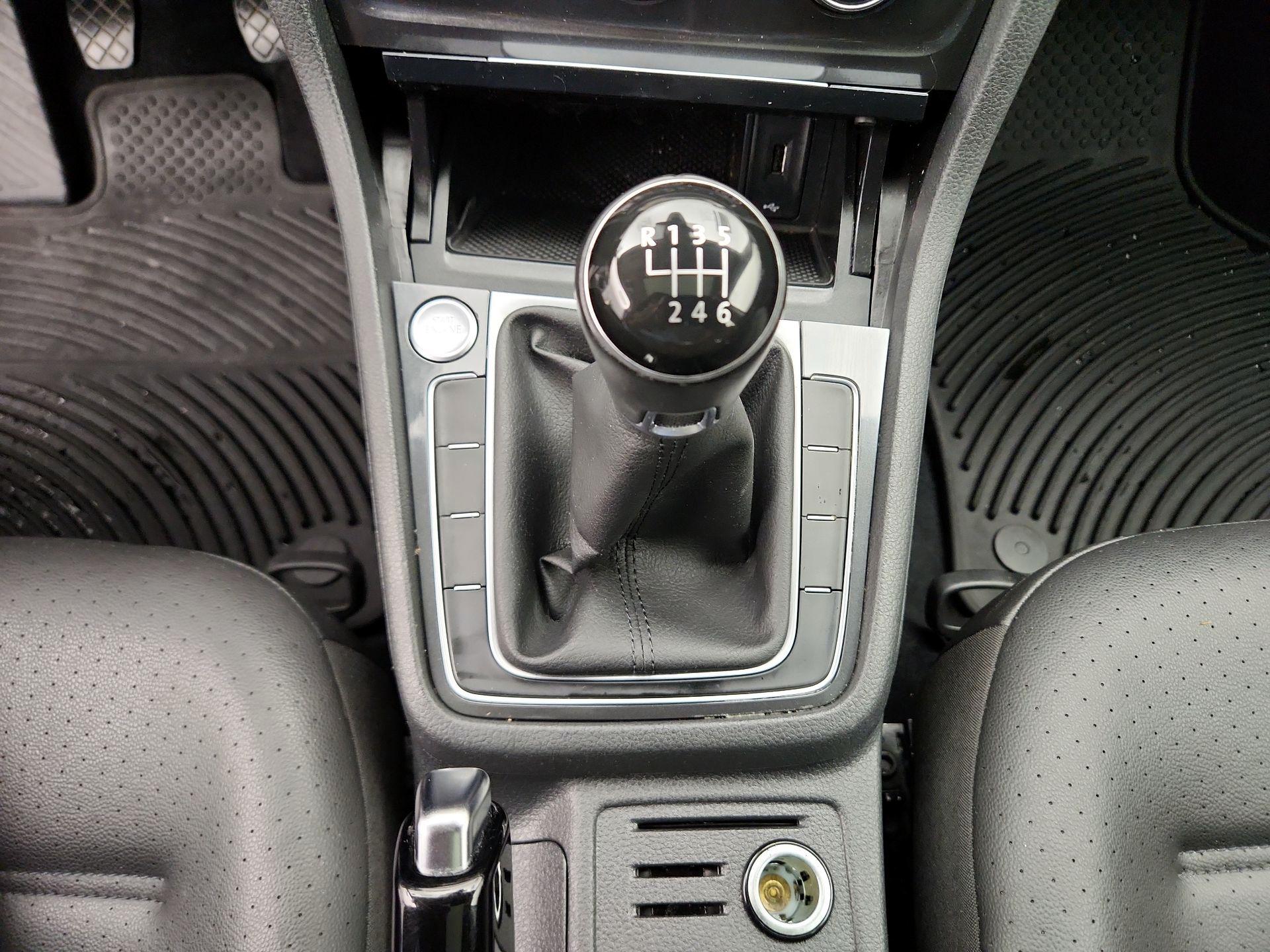 Thumbnail: 2019 Volkswagen Golf - 17