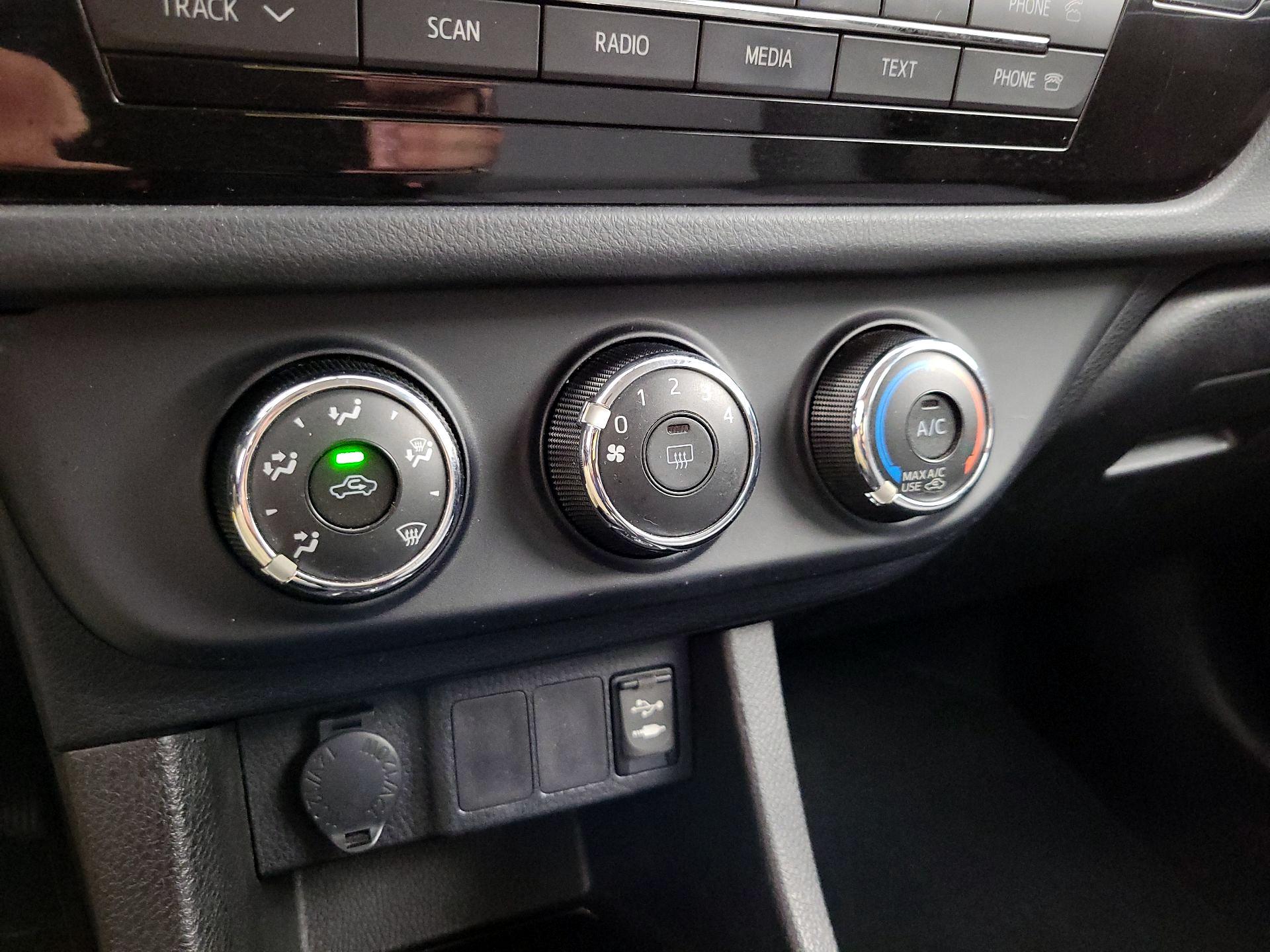 Thumbnail: 2015 Toyota Corolla - 15