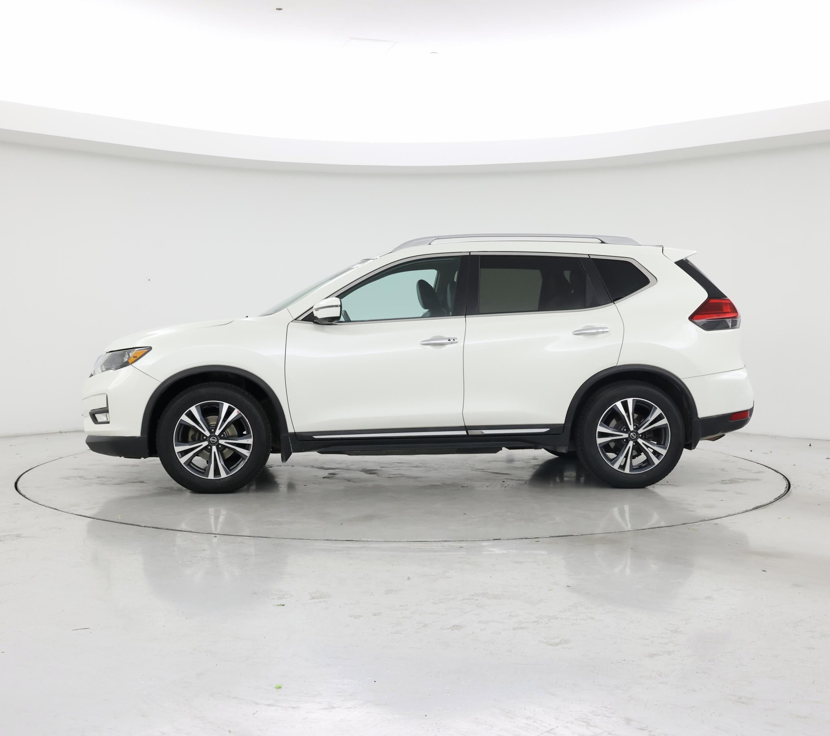 Thumbnail: 2017 Nissan Rogue - 3