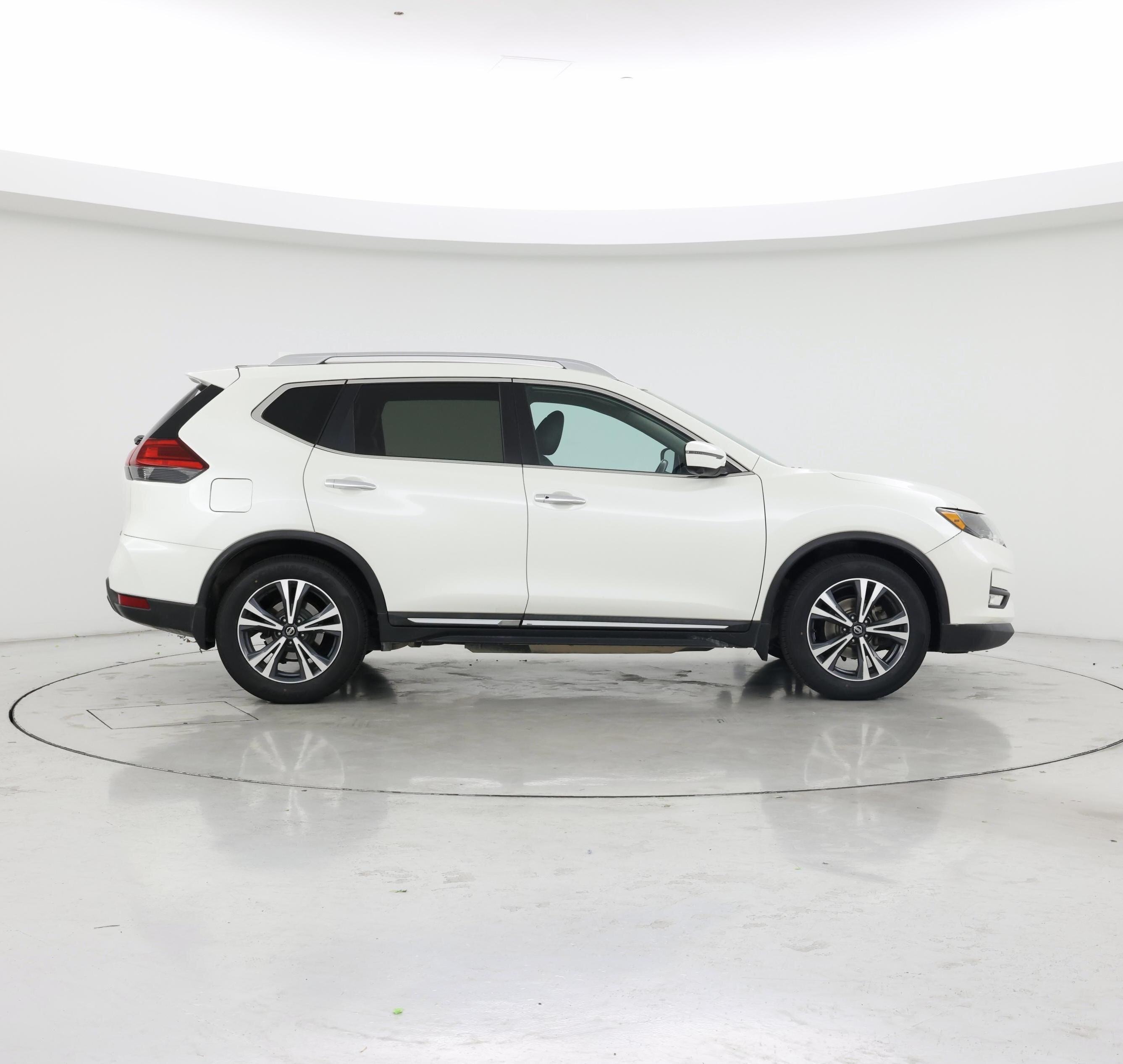 Thumbnail: 2017 Nissan Rogue - 7