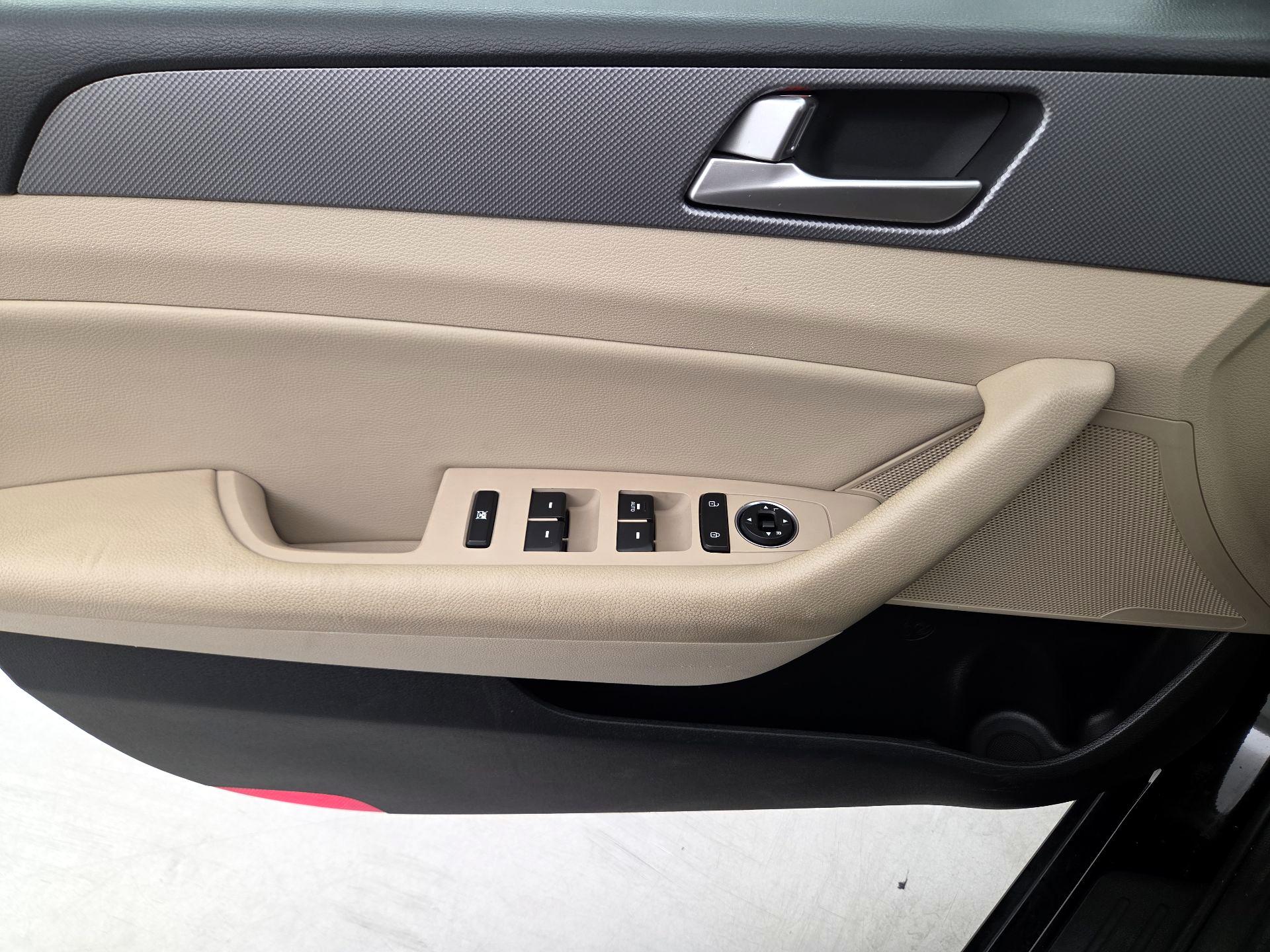 Thumbnail: 2019 Hyundai Sonata - 12