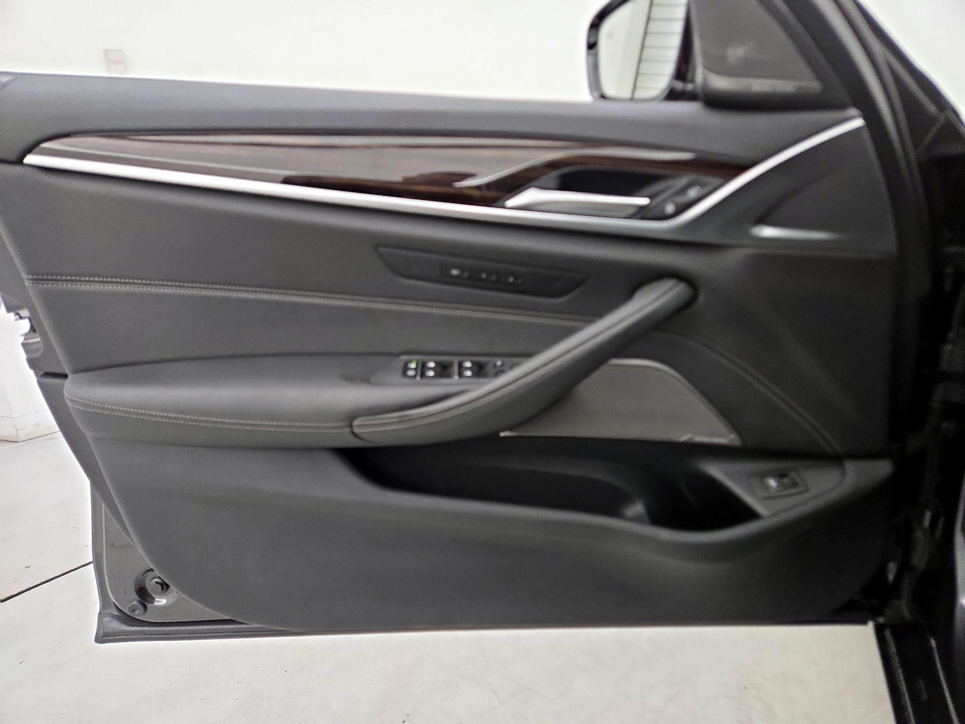 Thumbnail: 2021 BMW 5 Series - 12