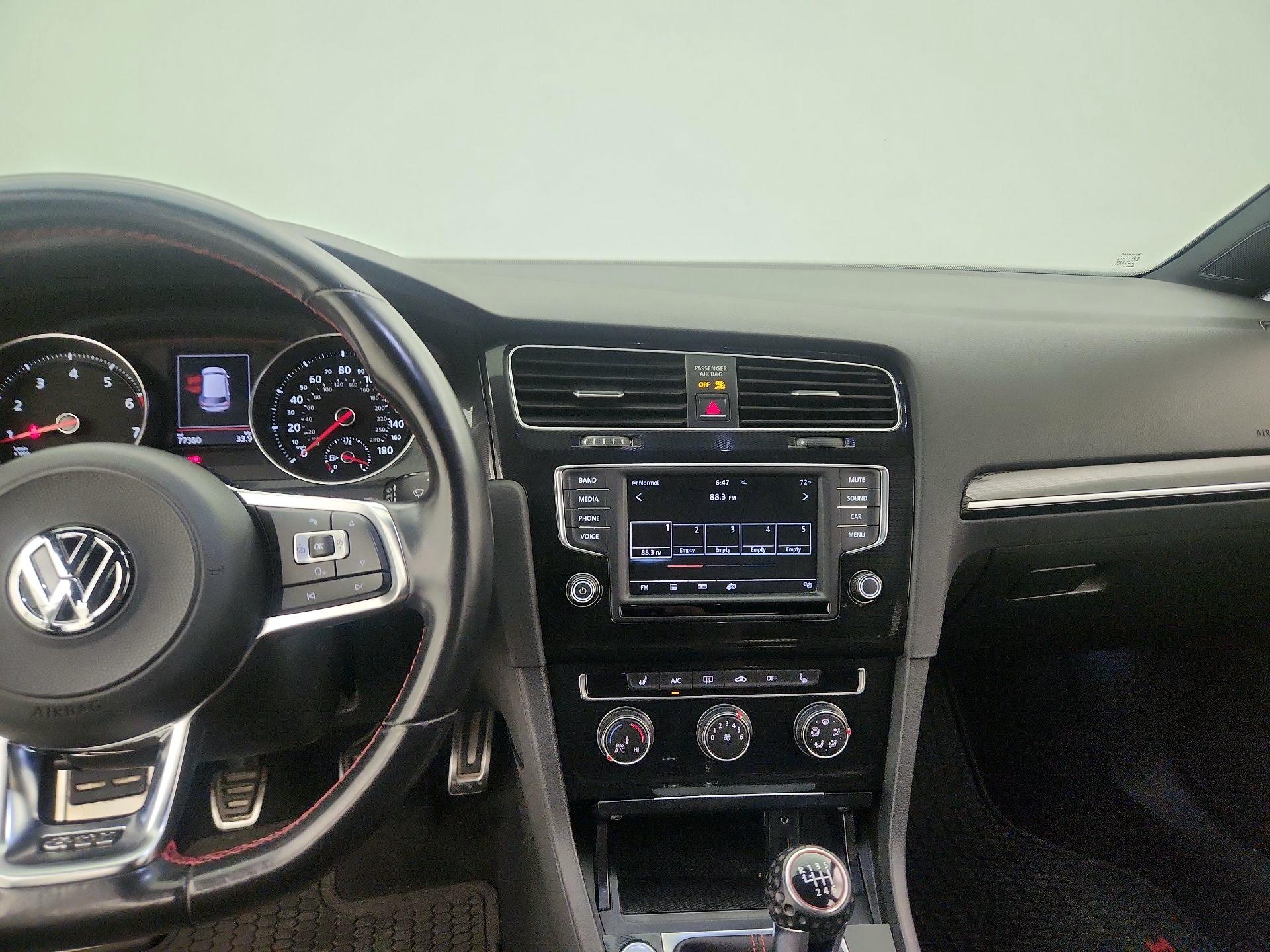 Thumbnail: 2017 Volkswagen Golf - 9