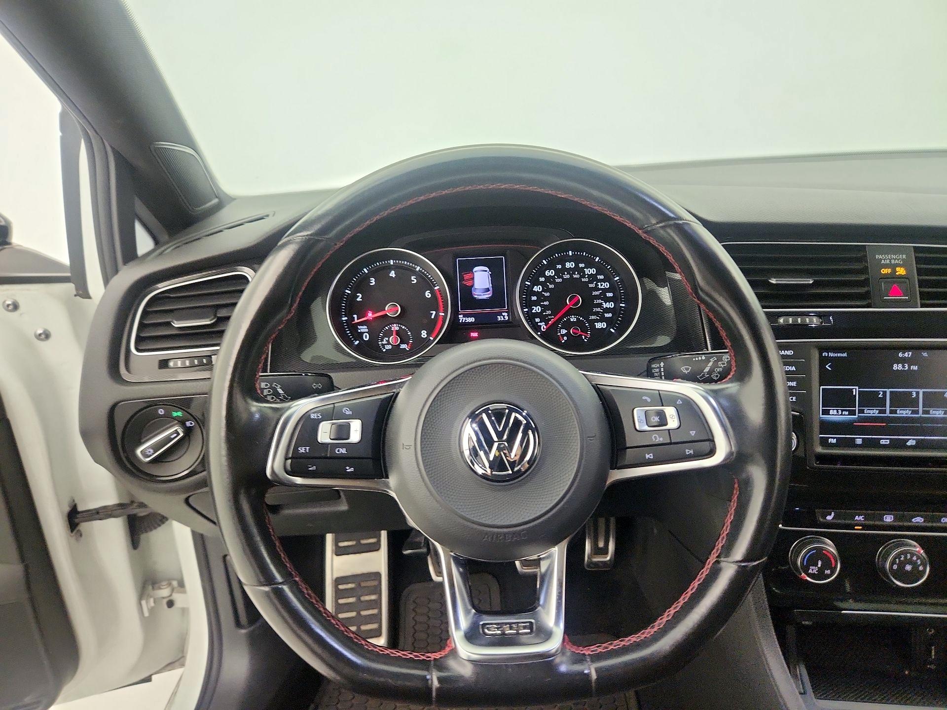 Thumbnail: 2017 Volkswagen Golf - 10