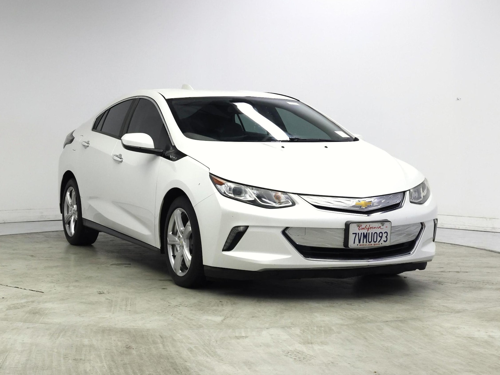 2017 Chevrolet Volt LT - Photo 2