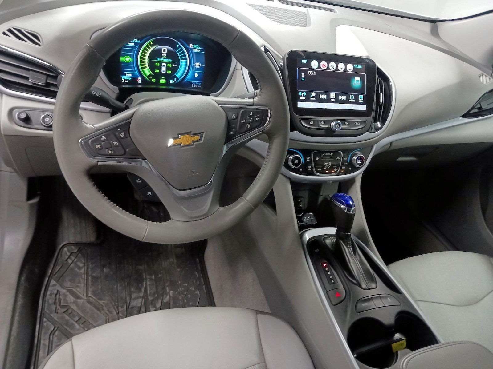 2017 Chevrolet Volt LT - Photo 10
