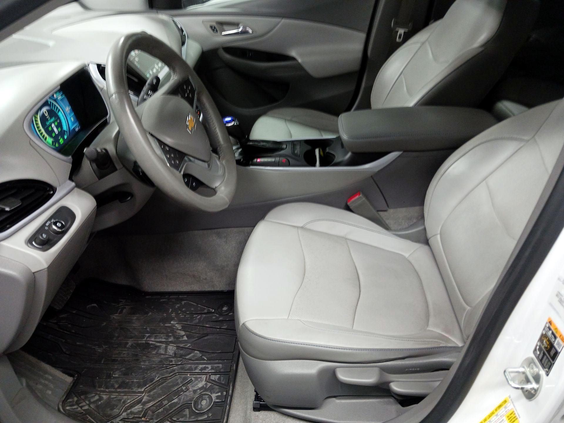Thumbnail: 2017 Chevrolet Volt - 11