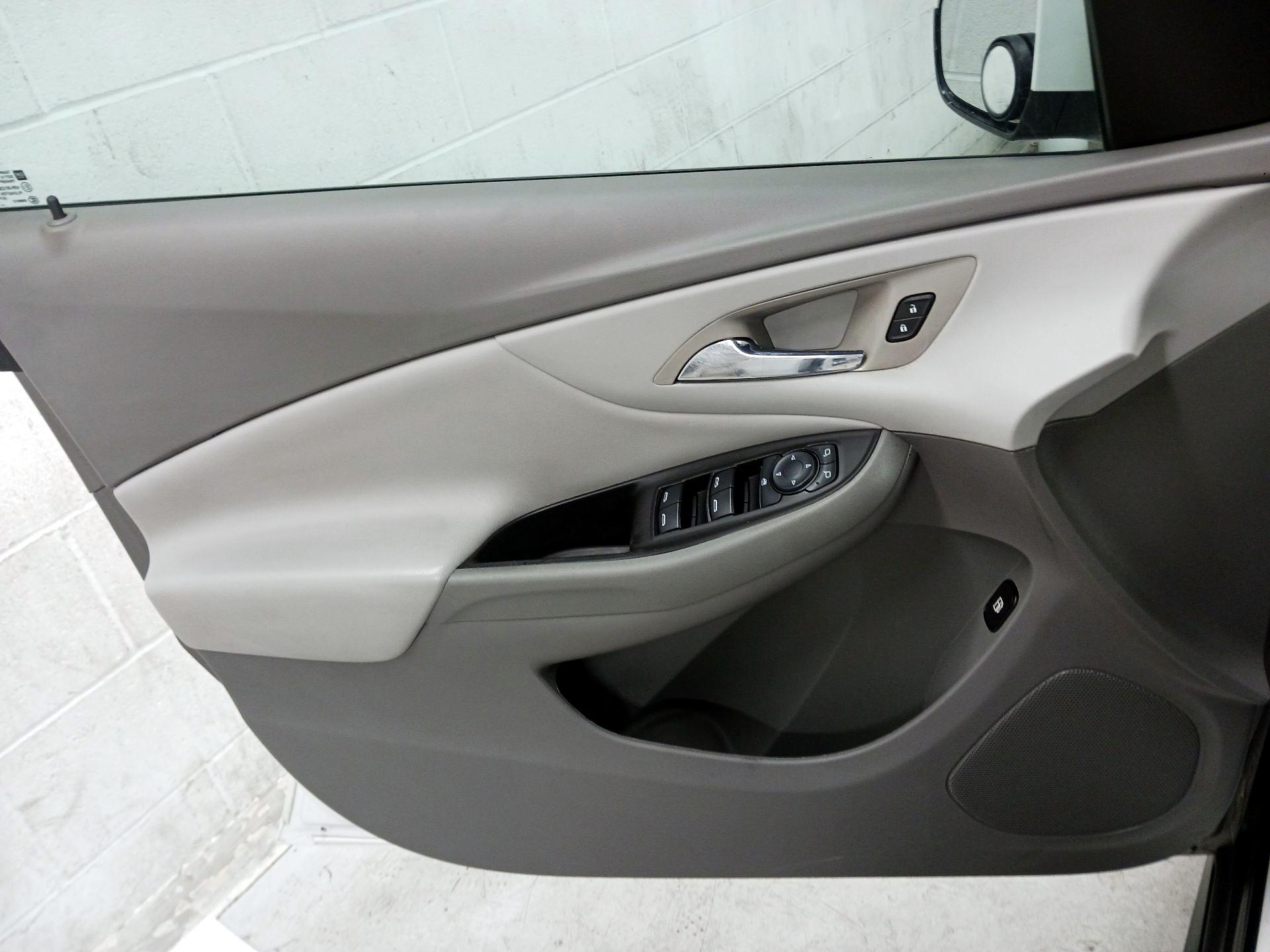Thumbnail: 2017 Chevrolet Volt - 12